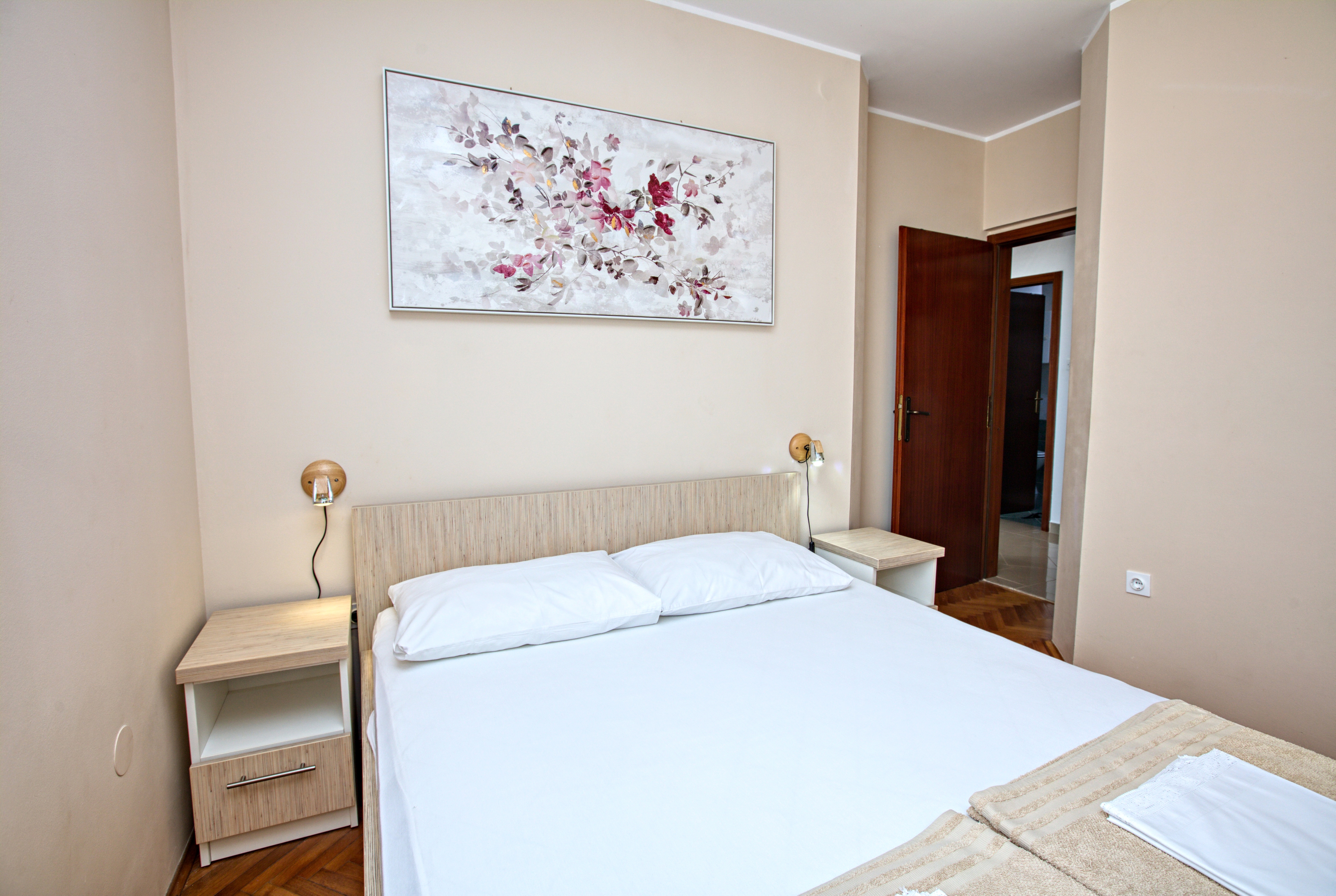 Three bedroom apartment with terrace and sea view Murter  A-e