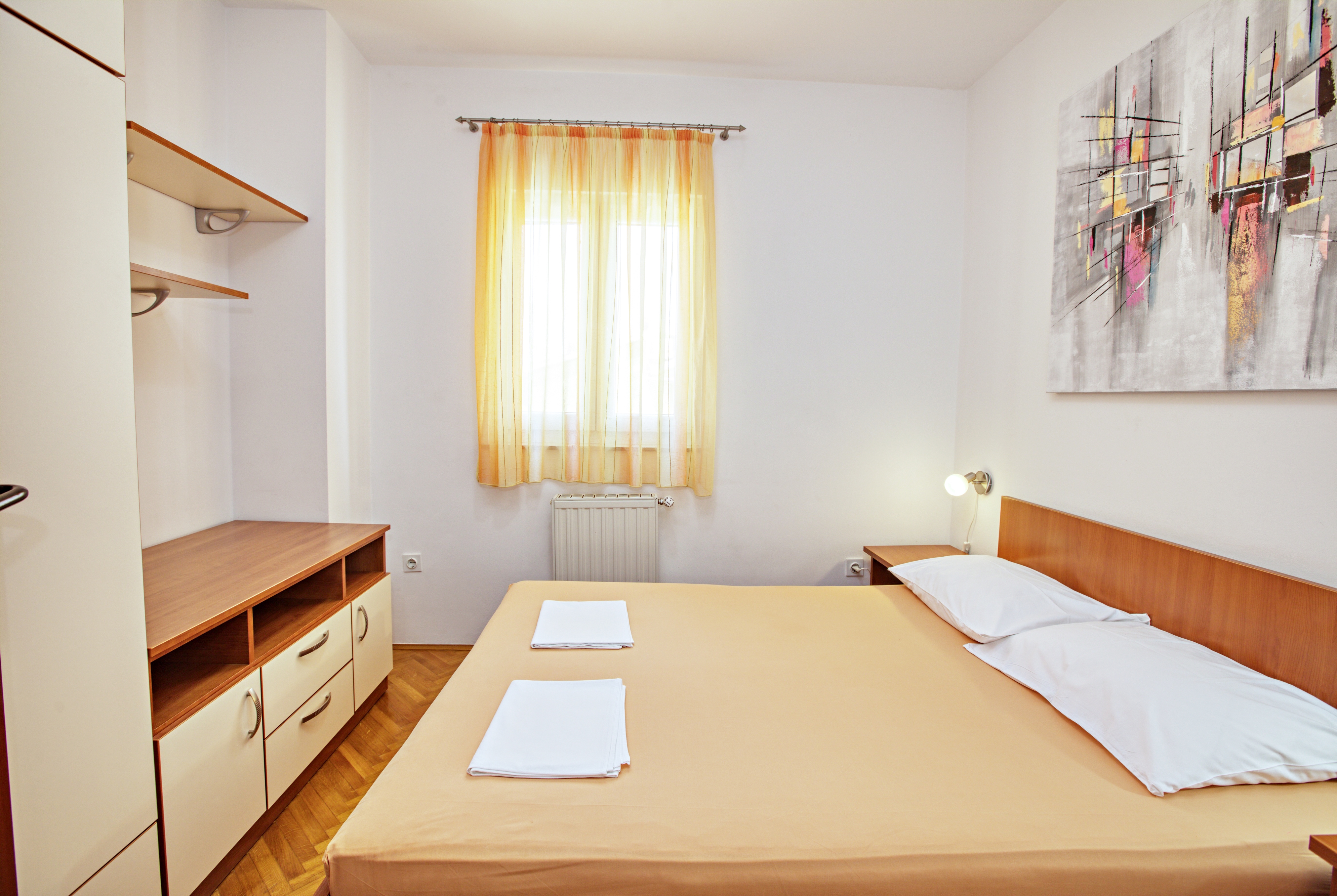Three bedroom apartment with terrace and sea view Murter  A-e