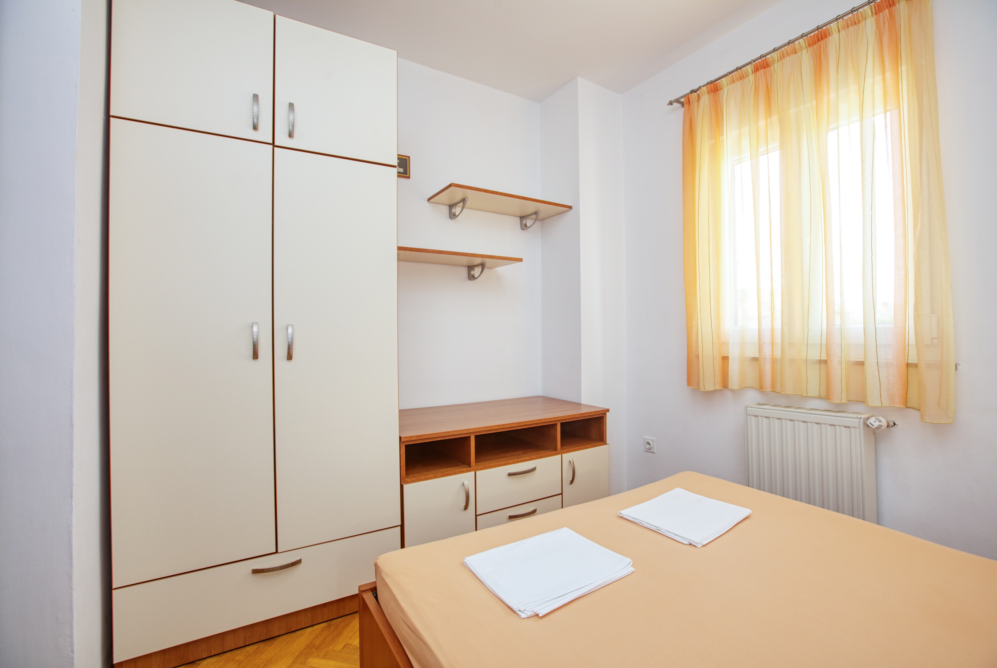 Three bedroom apartment with terrace and sea view Murter  A-e