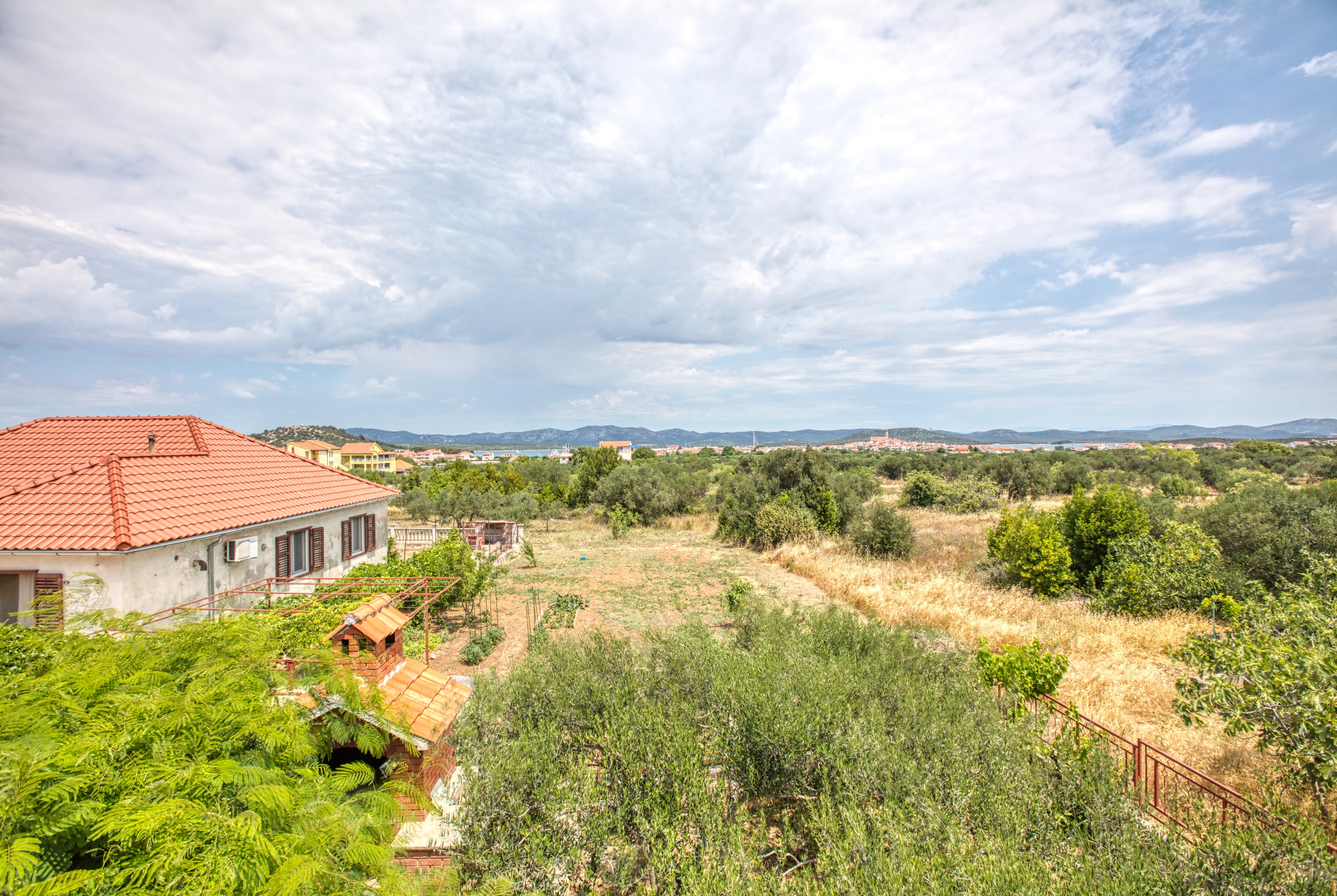 Three bedroom apartment with terrace and sea view Murter  A-e