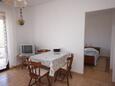 Tisno, Dining room in the studio-apartment, (pet friendly) and WiFi.