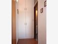 Tisno, Hallway in the studio-apartment, (pet friendly) and WiFi.