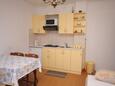 Tisno, Kitchen in the studio-apartment, (pet friendly) and WiFi.