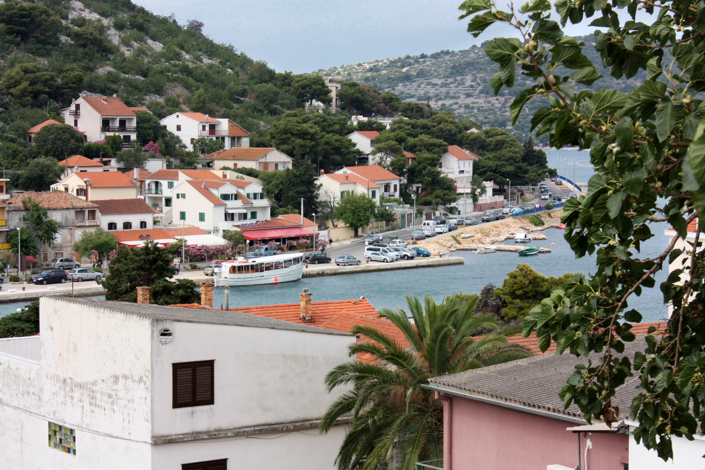Three bedroom house with terrace and sea view Tisno, Murter  K