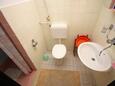 Koupelna Murter, Koupelna v ubytování typu apartment, domácí mazlíčci povoleni a WiFi.