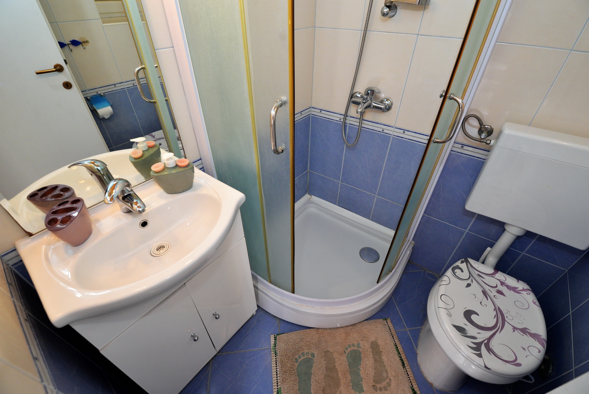 One bedroom apartment with terrace and sea view Murter  A-b