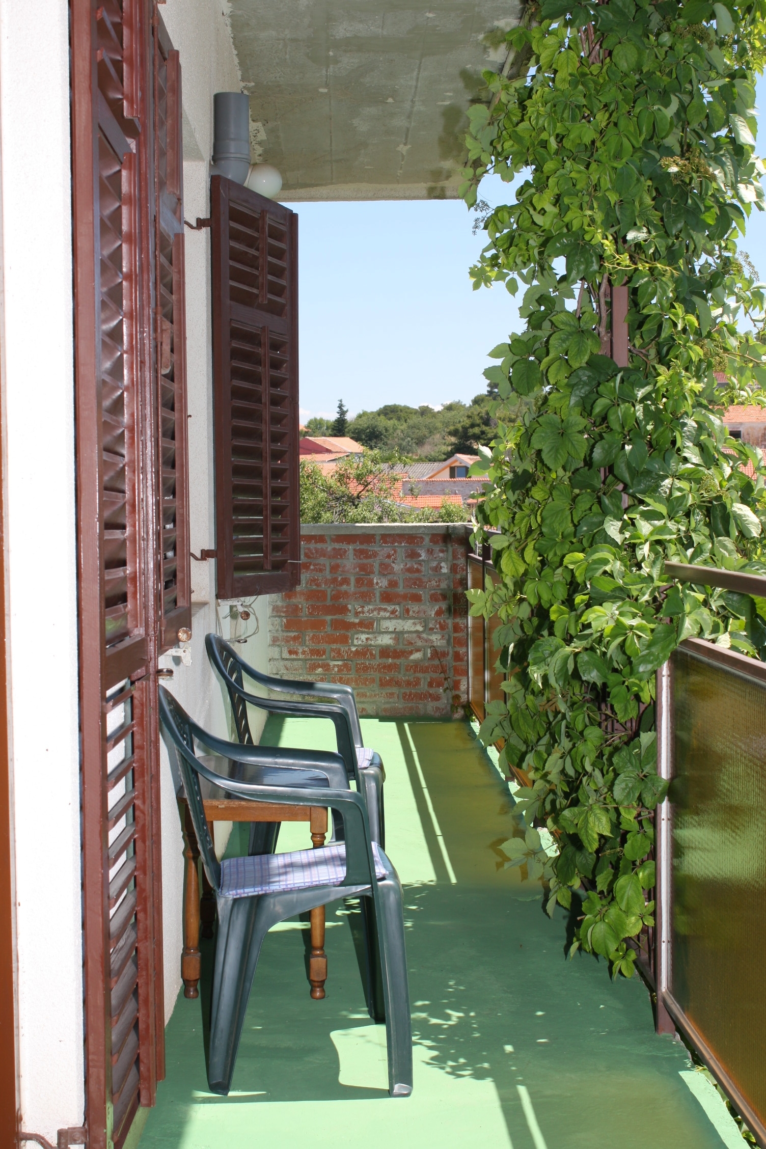 Three bedroom apartment with terrace Murter  A-a