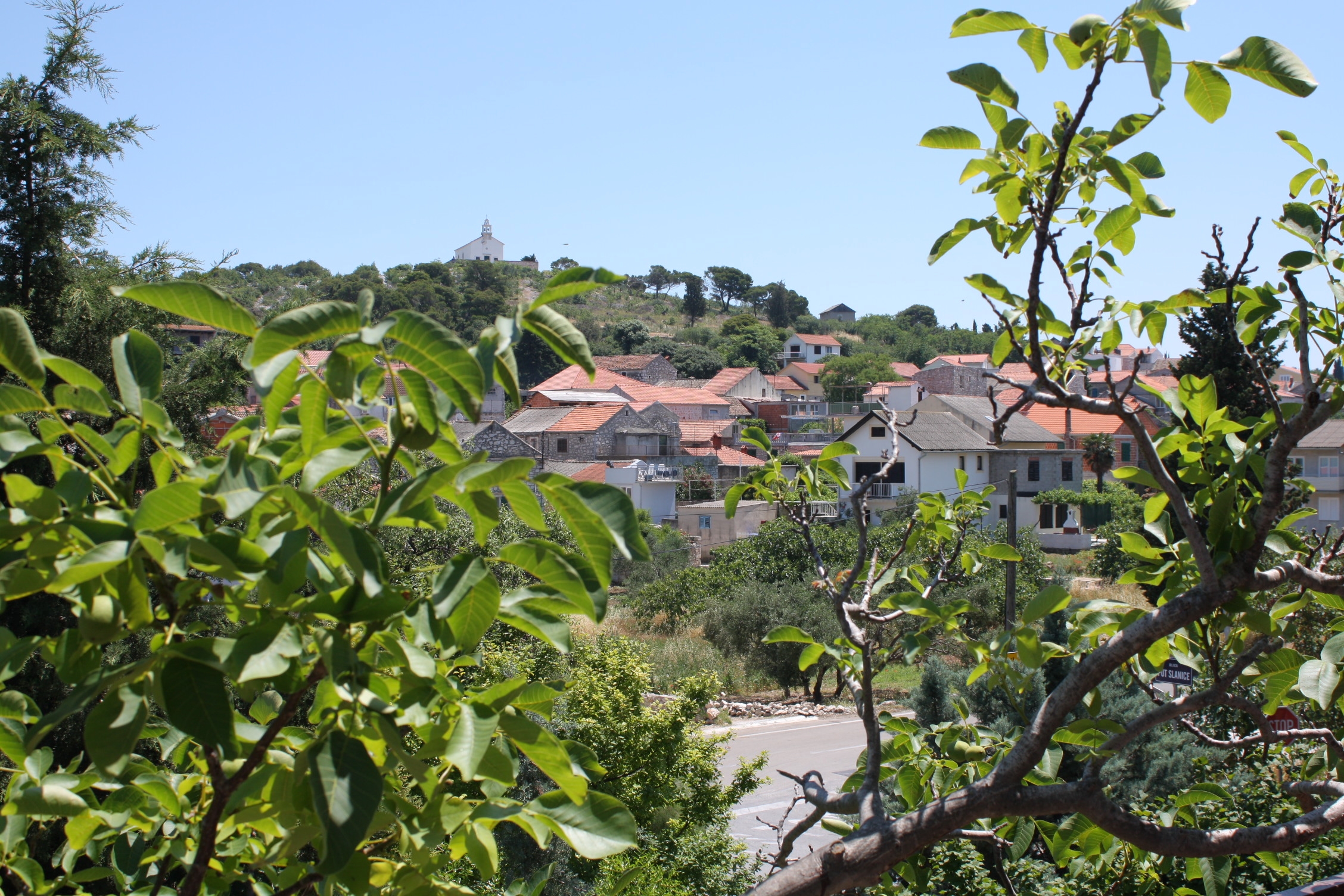 Three bedroom apartment with terrace Murter  A-a