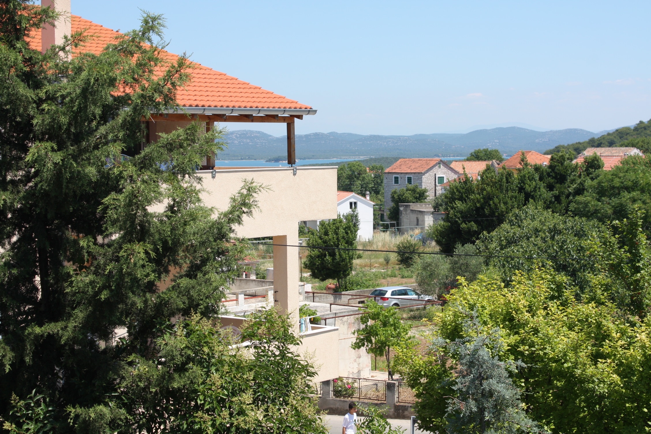 Three bedroom apartment with terrace Murter  A-a