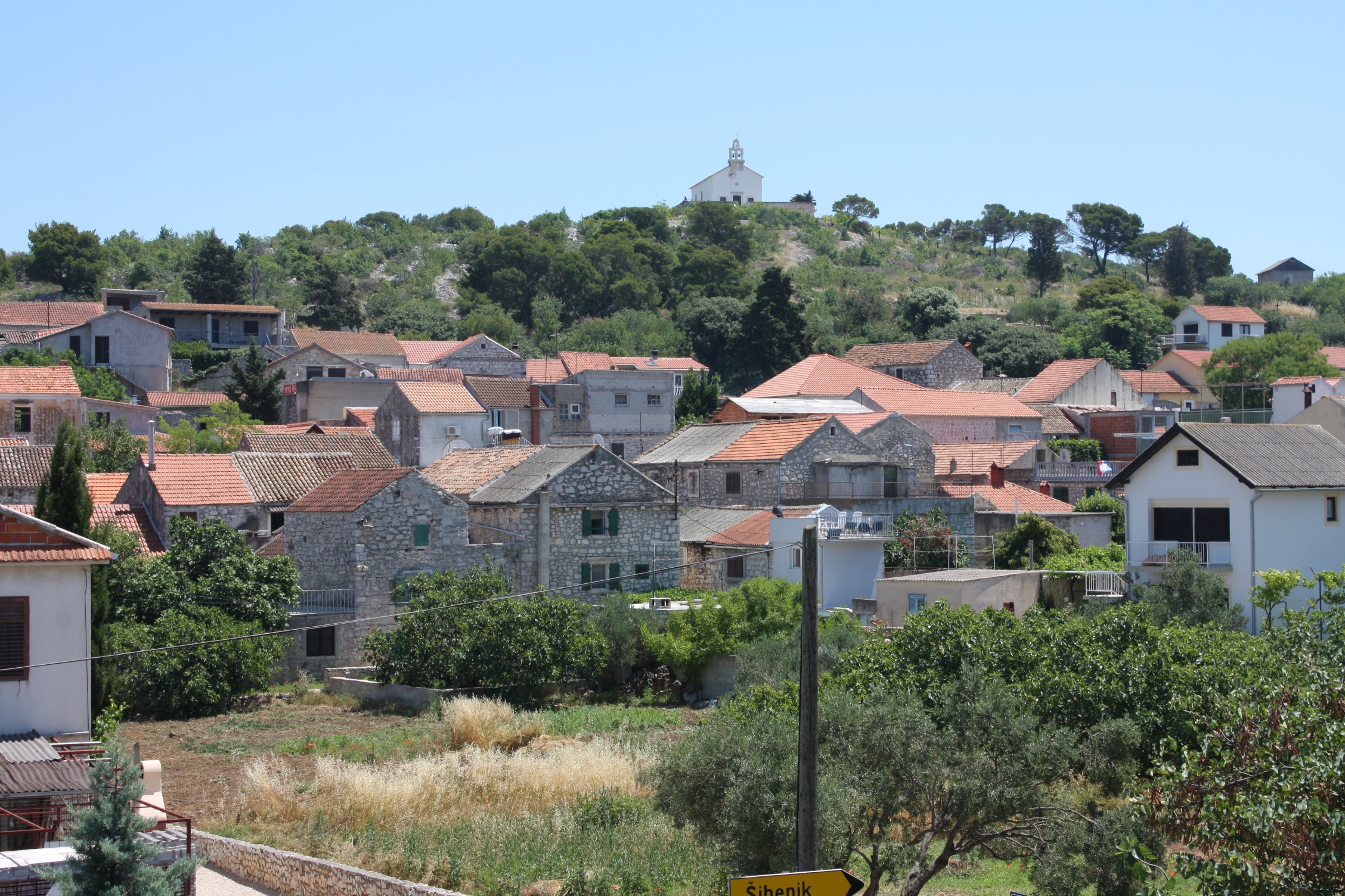 Three bedroom apartment with terrace Murter  A-a
