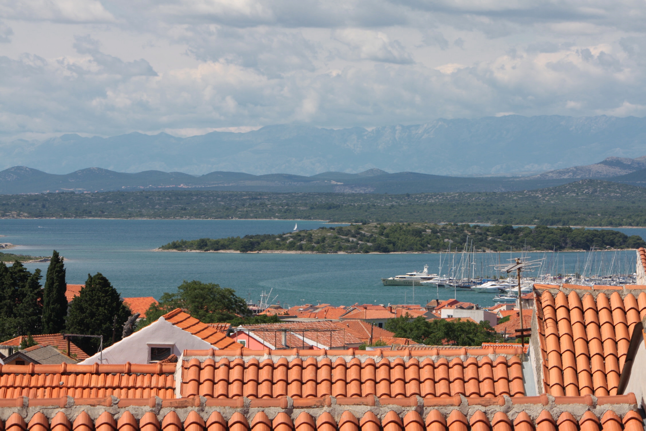 One bedroom apartment with terrace and sea view Murter  A-a