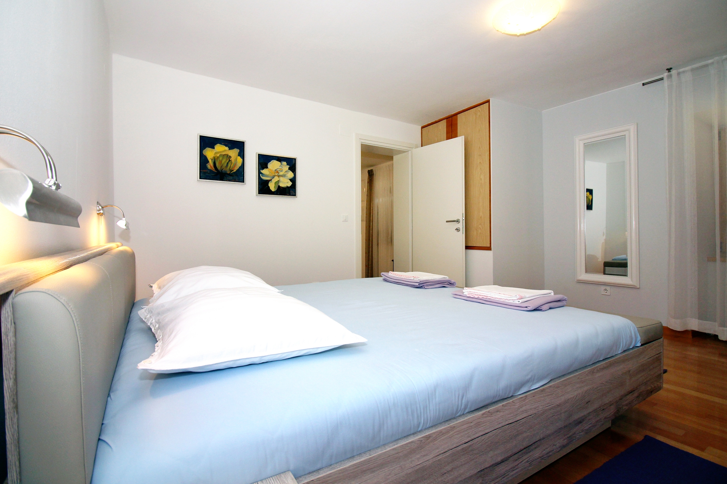 One bedroom apartment with terrace and sea view Tisno, Murter (A-5106-a)