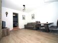Tisno, Obývací pokoj v ubytování typu apartment, s klimatizací a WiFi.
