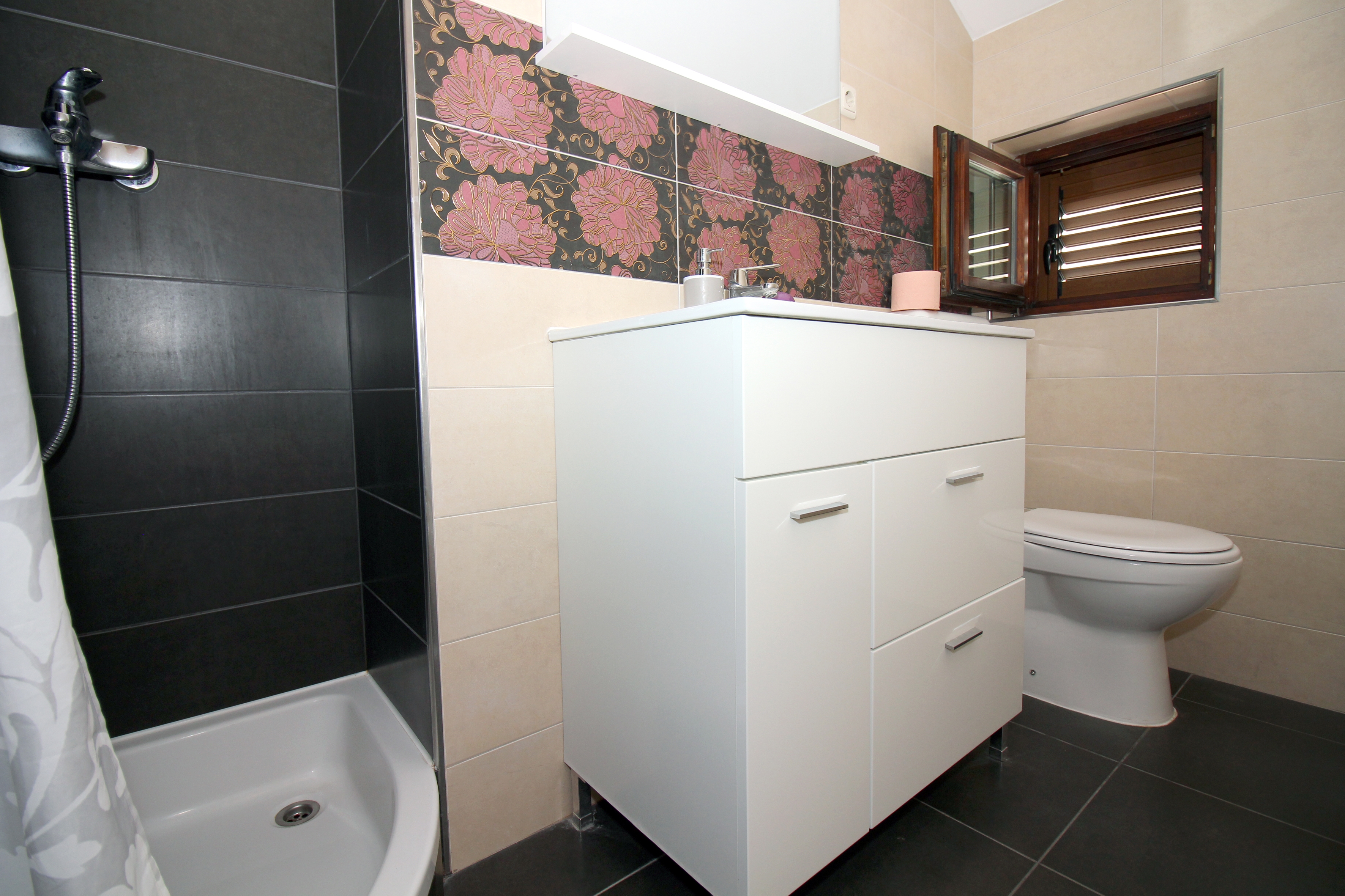 One bedroom apartment with balcony and sea view Tisno, Murter  A-c