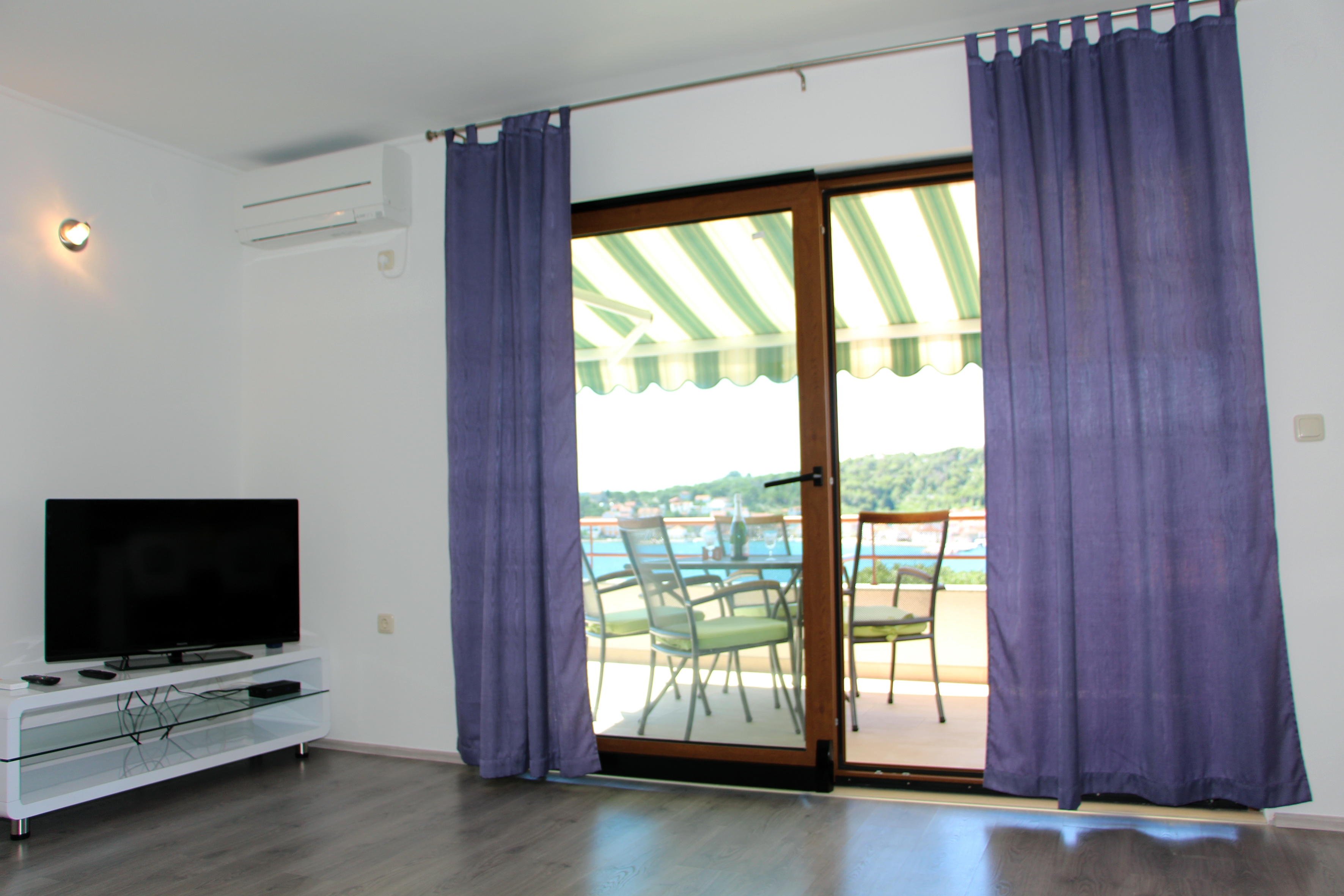 One bedroom apartment with balcony and sea view Tisno, Murter (A-5106-c)