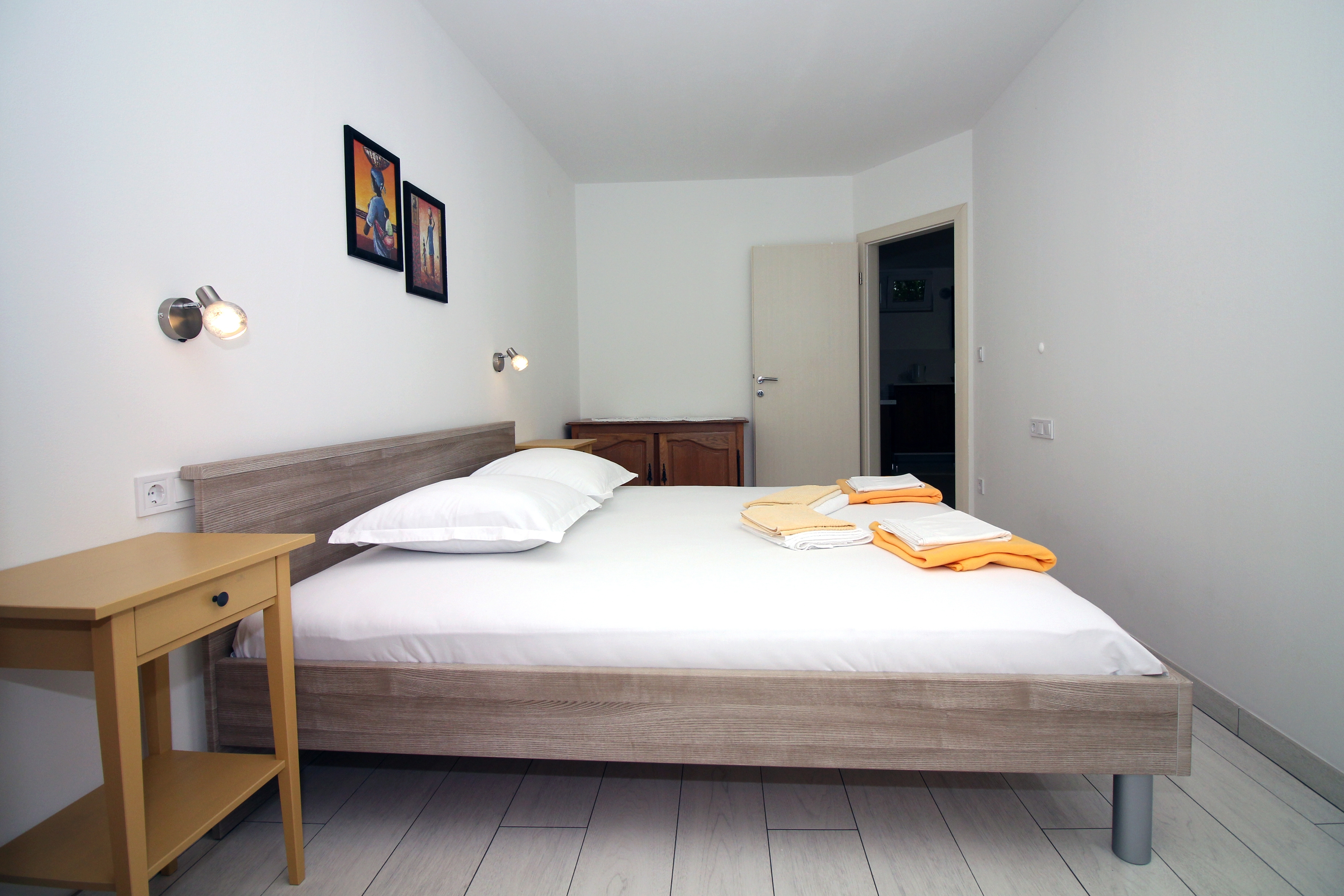 One bedroom apartment with terrace Tisno, Murter  A-d