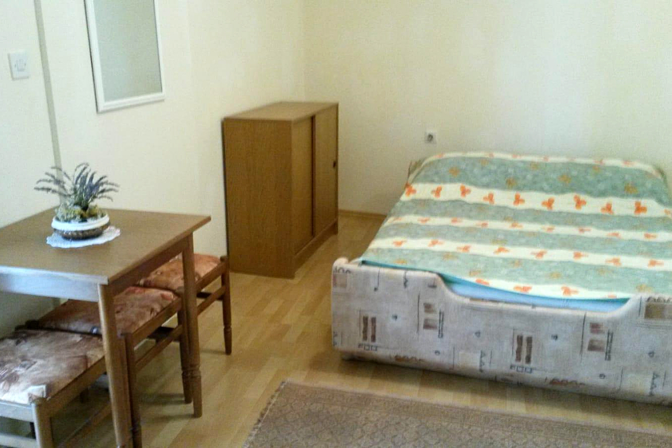 Two bedroom apartment with terrace Murter  A-a