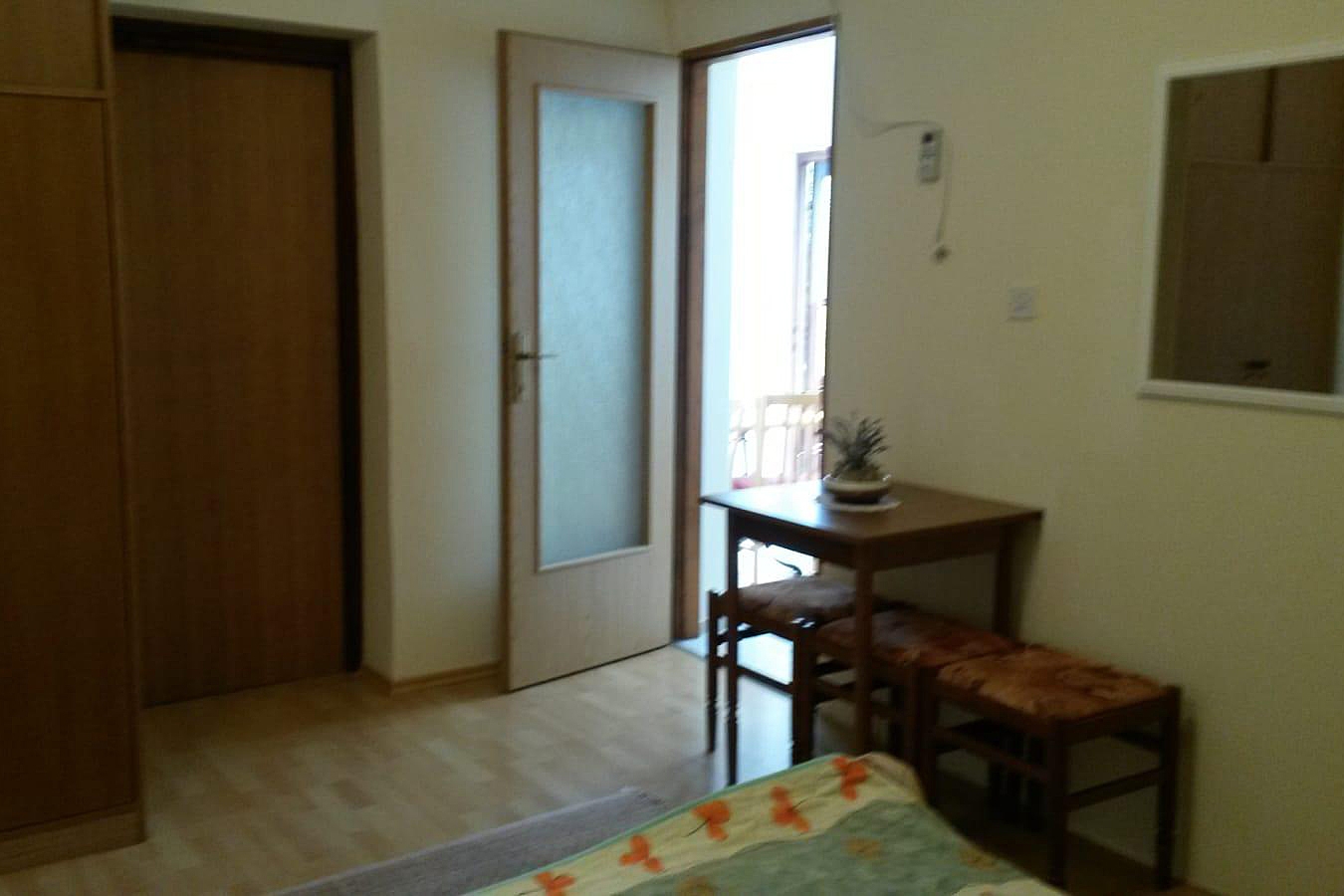 Two bedroom apartment with terrace Murter  A-a