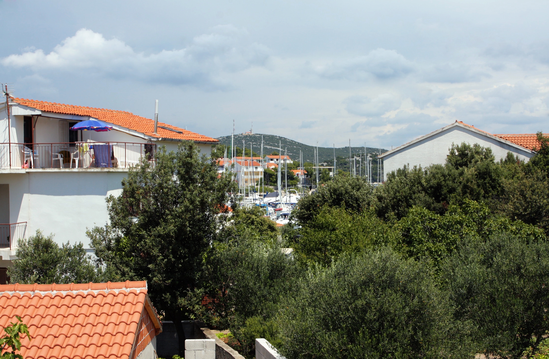 Two bedroom apartment with terrace Jezera, Murter  A-b