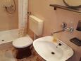 Koupelna 1 Jezera, Koupelna 1 v ubytování typu apartment, domácí mazlíčci povoleni.