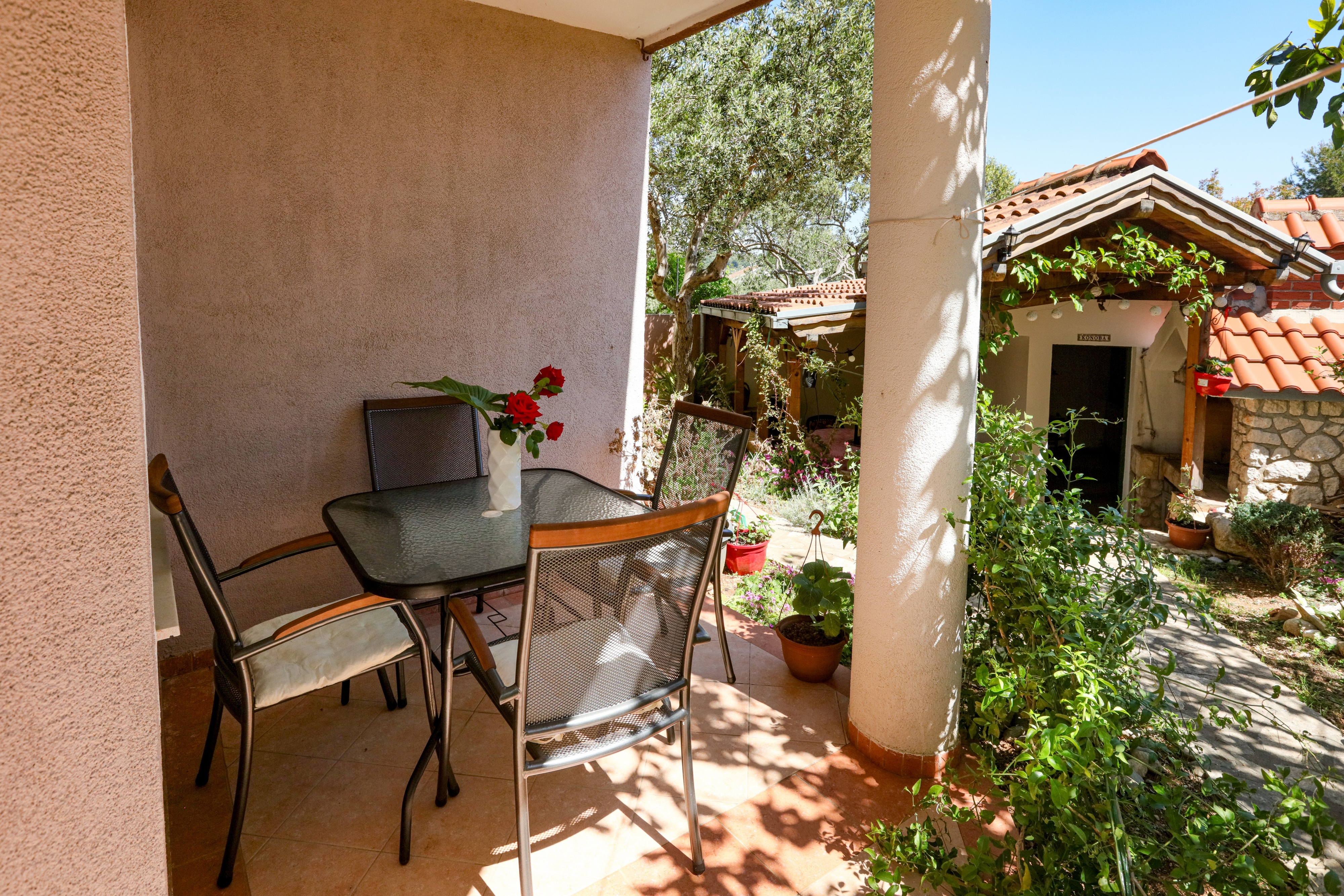 Two bedroom apartment with terrace Jezera, Murter  A-c