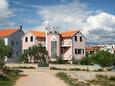 Jezera, Murter, Propiedad 5121 - Apartamentos with pebble beach.