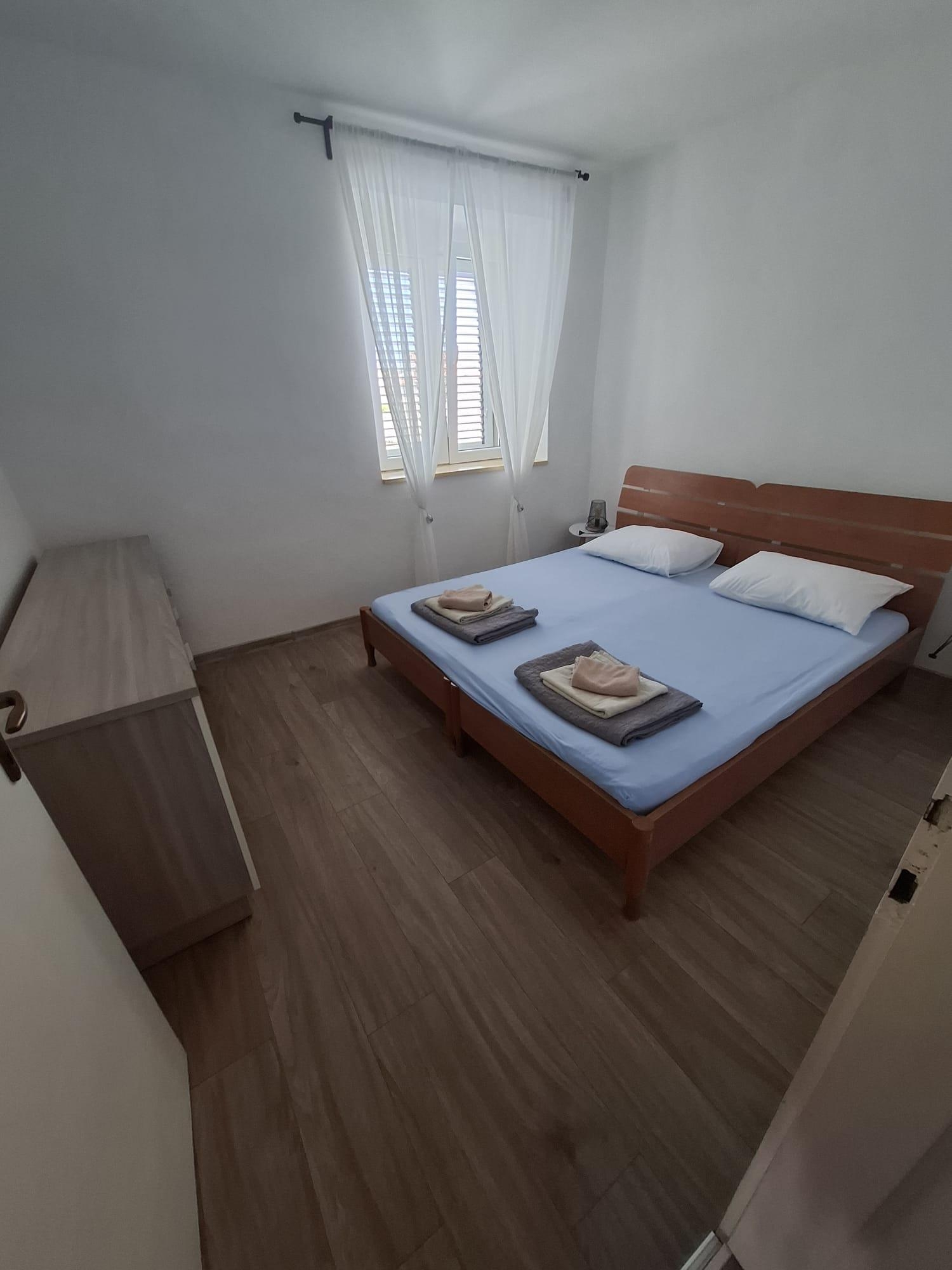 Two bedroom apartment with terrace and sea view Jezera, Murter  A-e