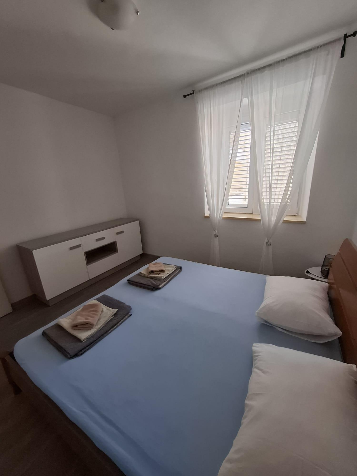 Two bedroom apartment with terrace and sea view Jezera, Murter  A-e