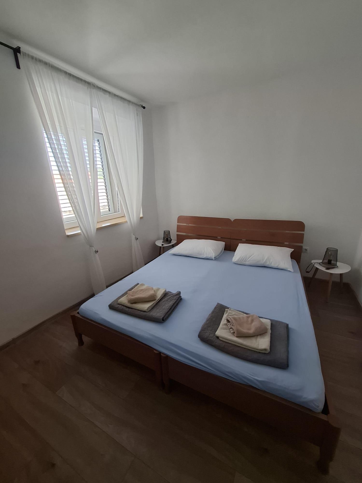 Two bedroom apartment with terrace and sea view Jezera, Murter  A-e