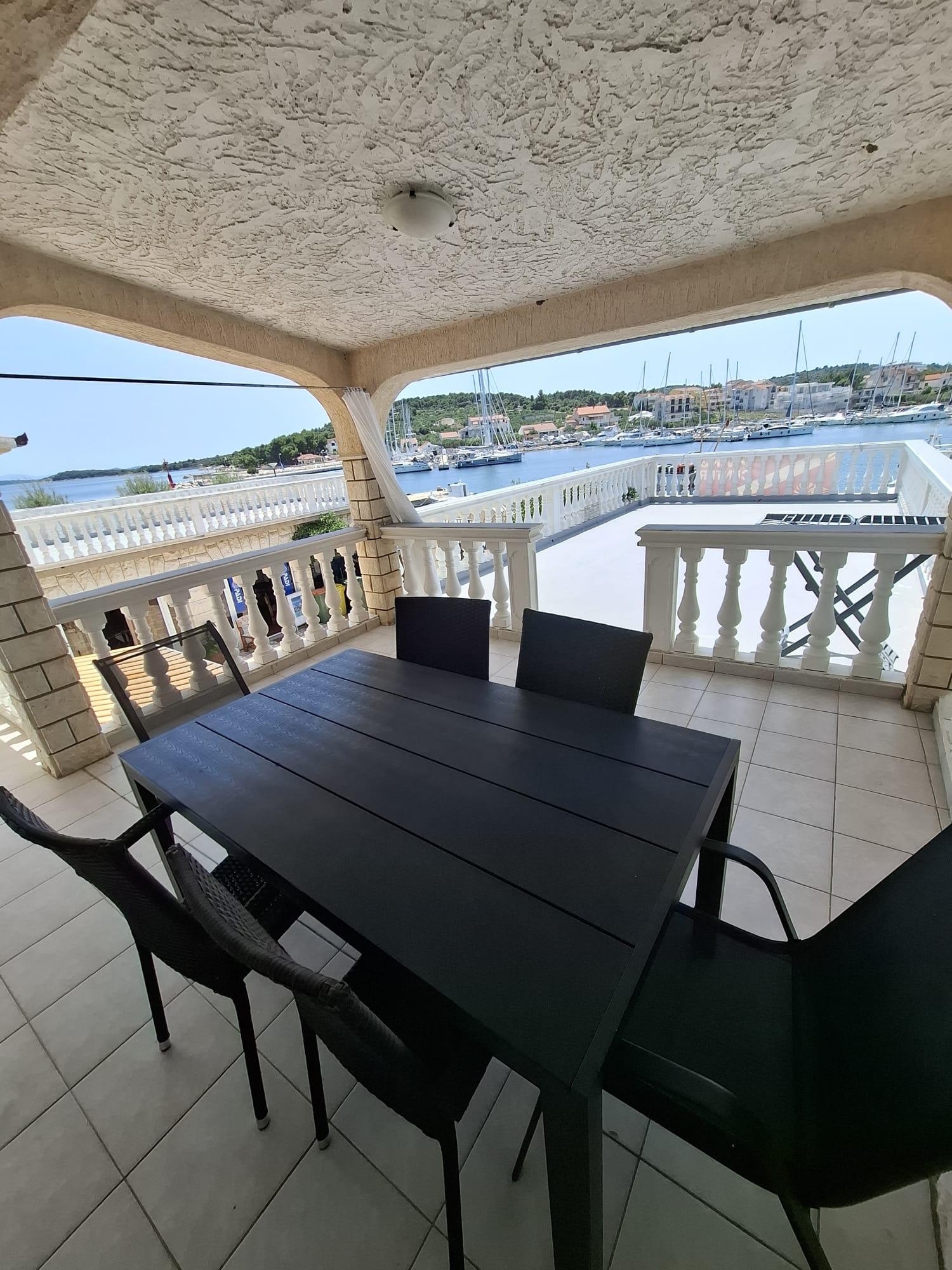 Two bedroom apartment with terrace and sea view Jezera, Murter  A-e