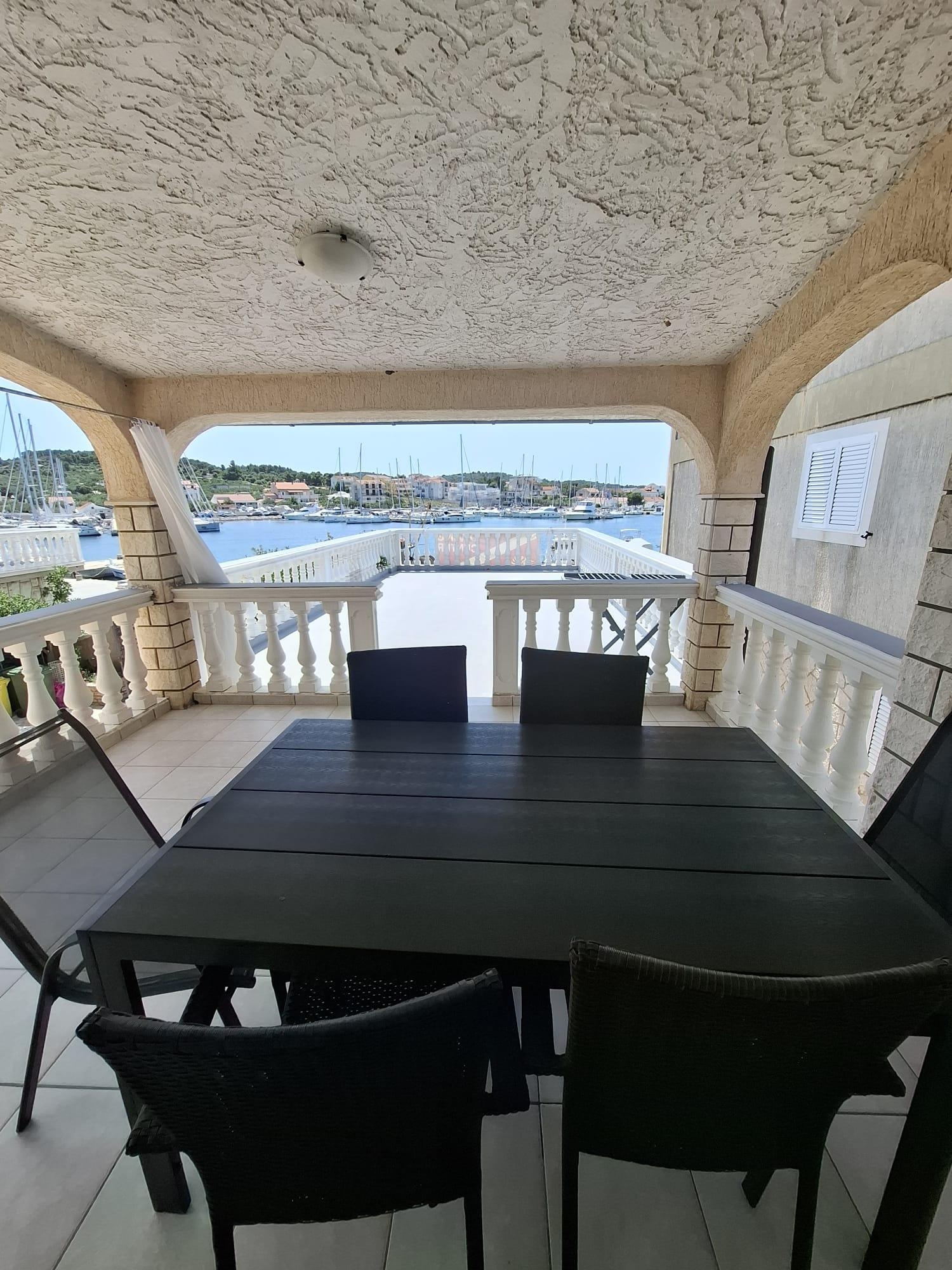 Two bedroom apartment with terrace and sea view Jezera, Murter  A-e