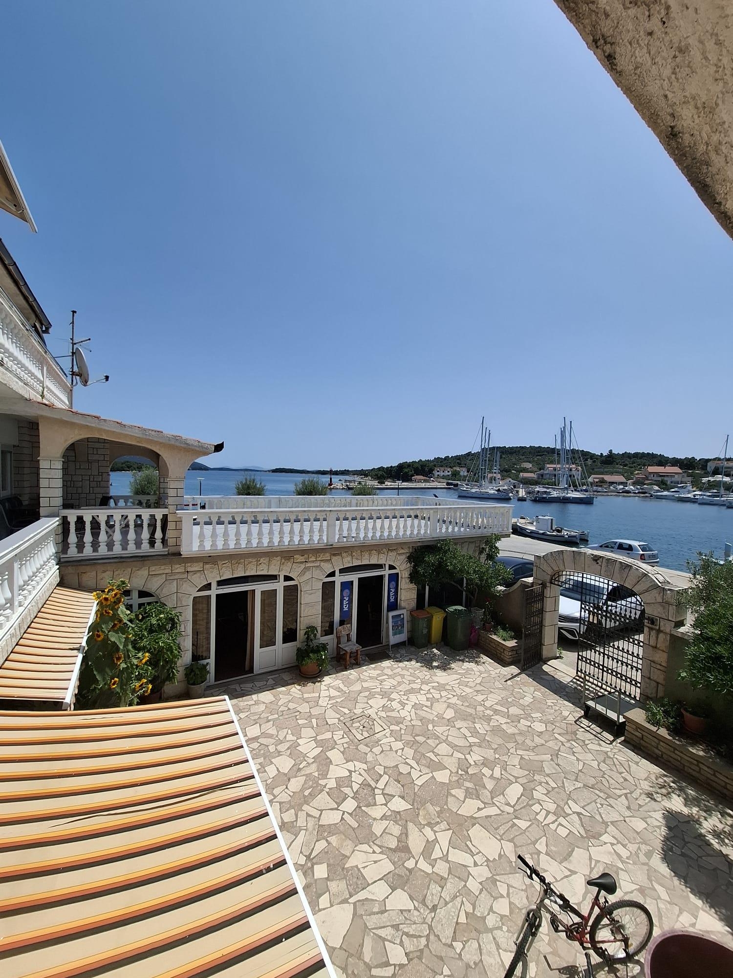 Two bedroom apartment with terrace and sea view Jezera, Murter  A-e