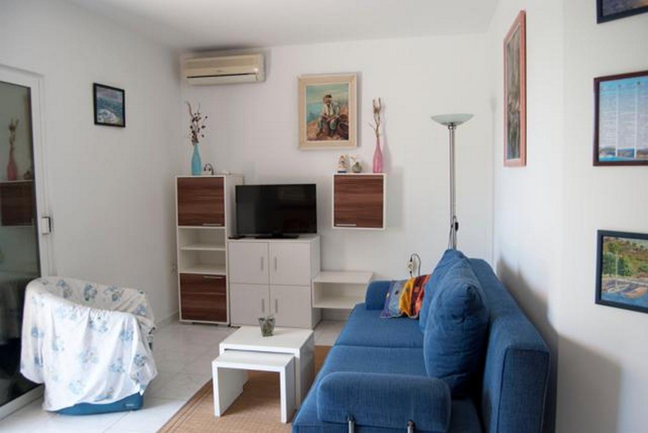 One bedroom apartment near beach Murter (A-5125-b) One bedroom apartment near beach Murter (A-5125-b)