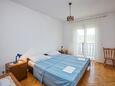 Ložnice Tisno, Ložnice v ubytování typu studio-apartment, domácí mazlíčci povoleni a WiFi.