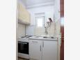 Kuchyně Tisno, Kuchyně v ubytování typu studio-apartment, domácí mazlíčci povoleni a WiFi.