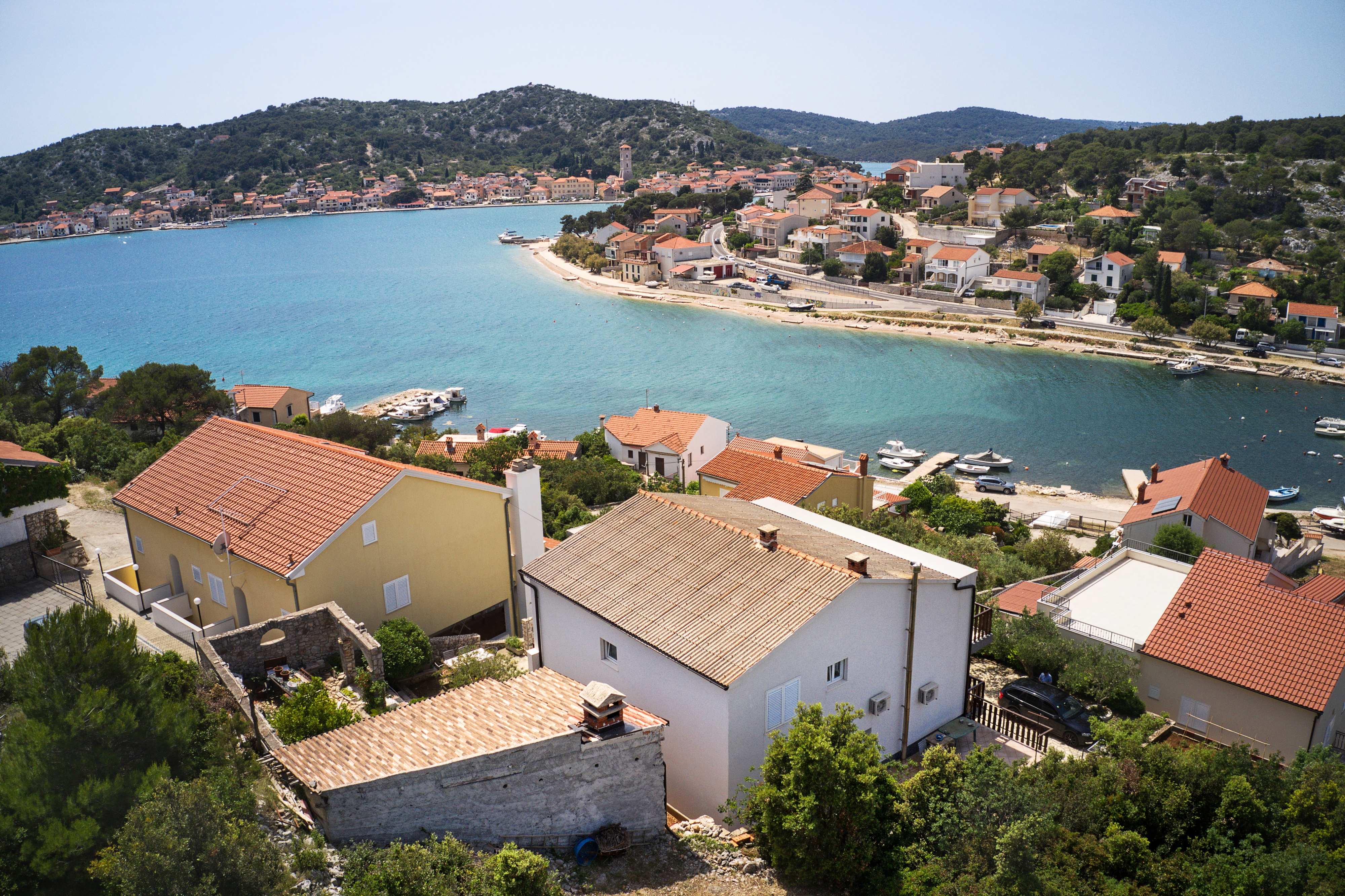 Room with balcony and sea view Tisno, Murter  S-a