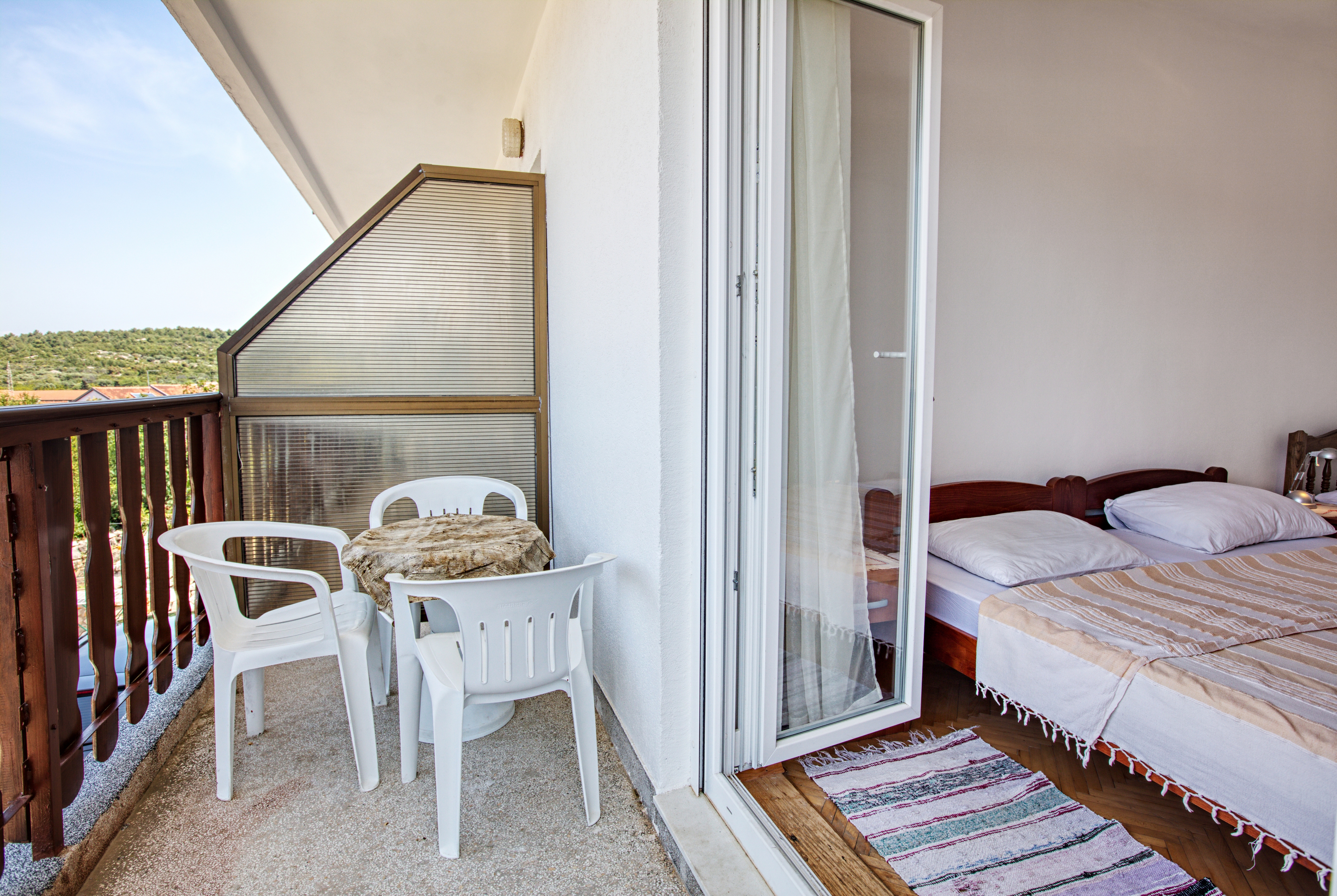Room with balcony and sea view Tisno, Murter (S-5128-a)