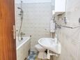 Ванная комната Tisno, Ванная комната в размещении типа room, Домашние животные допускаются и WiFi.