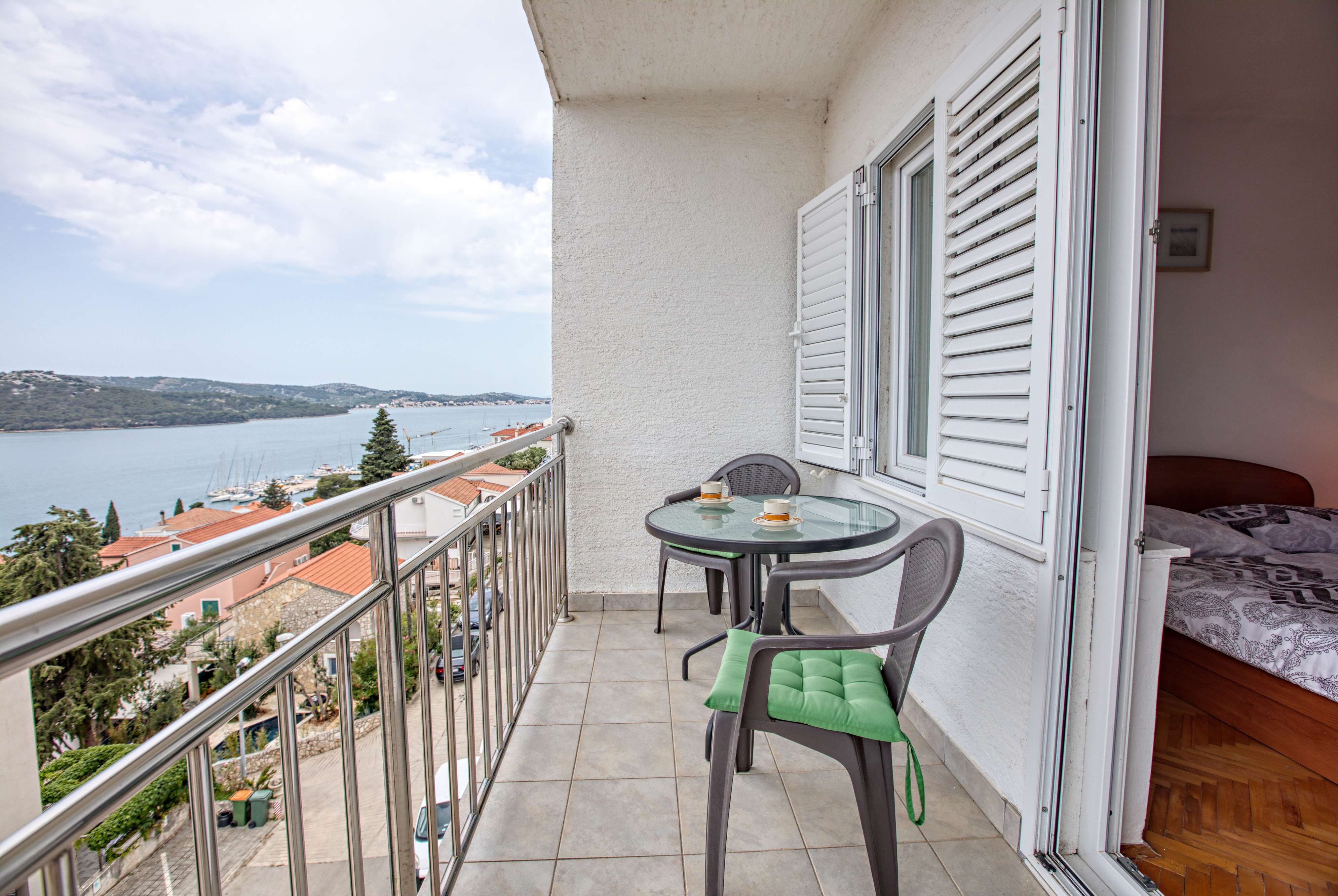 Two bedroom apartment with balcony and sea view Tisno, Murter  A-a