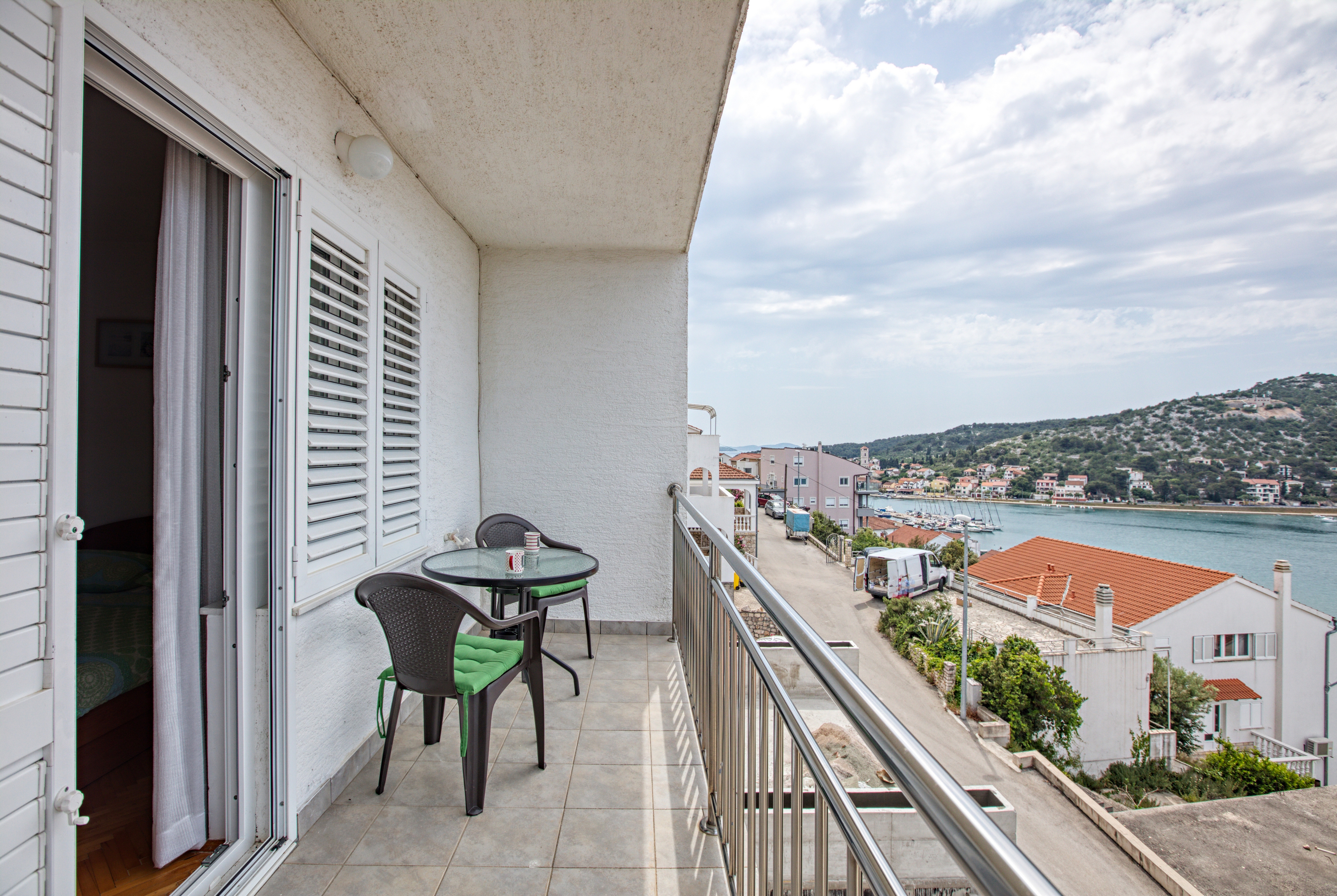 Two bedroom apartment with balcony and sea view Tisno, Murter  A-a