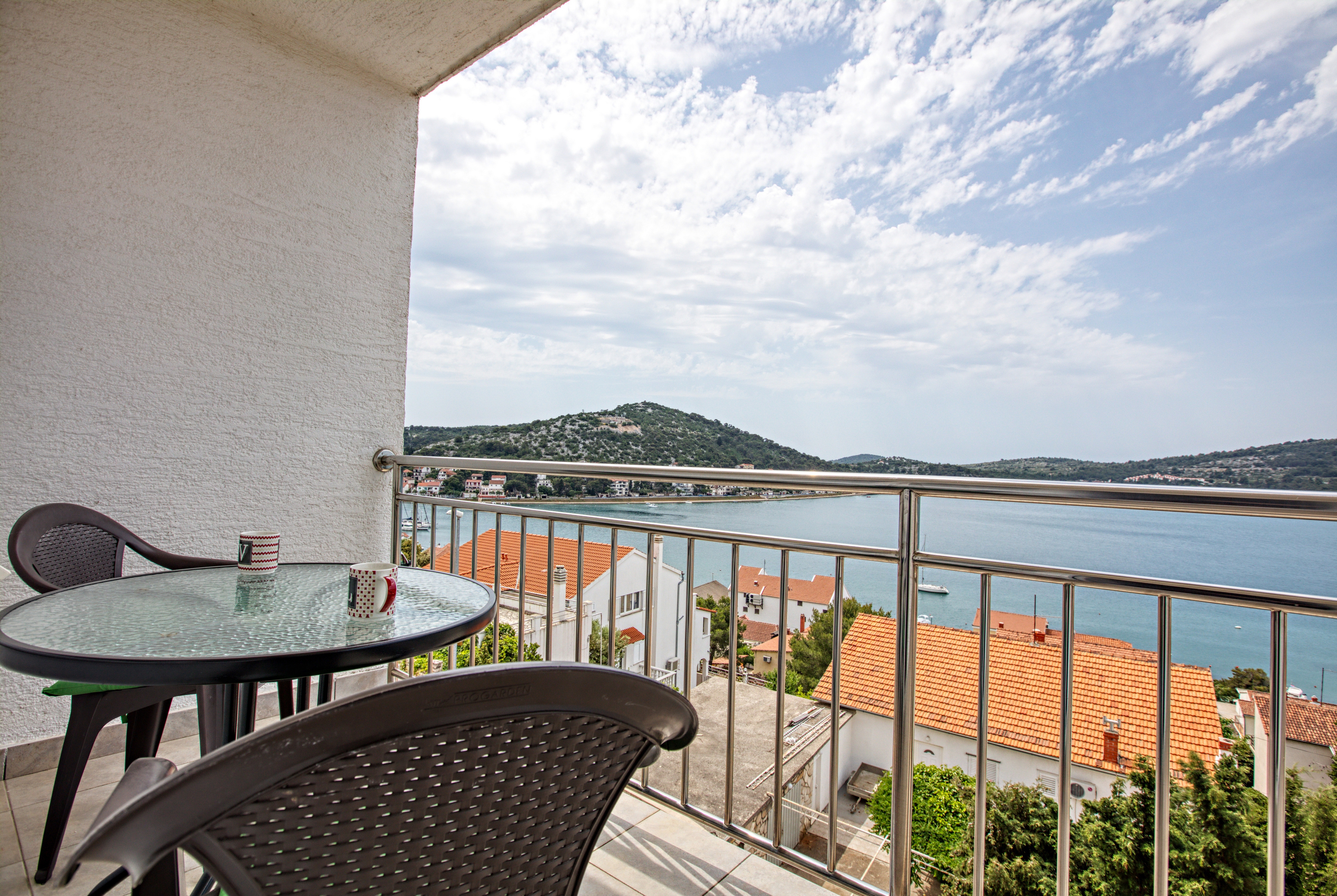 Two bedroom apartment with balcony and sea view Tisno, Murter  A-a