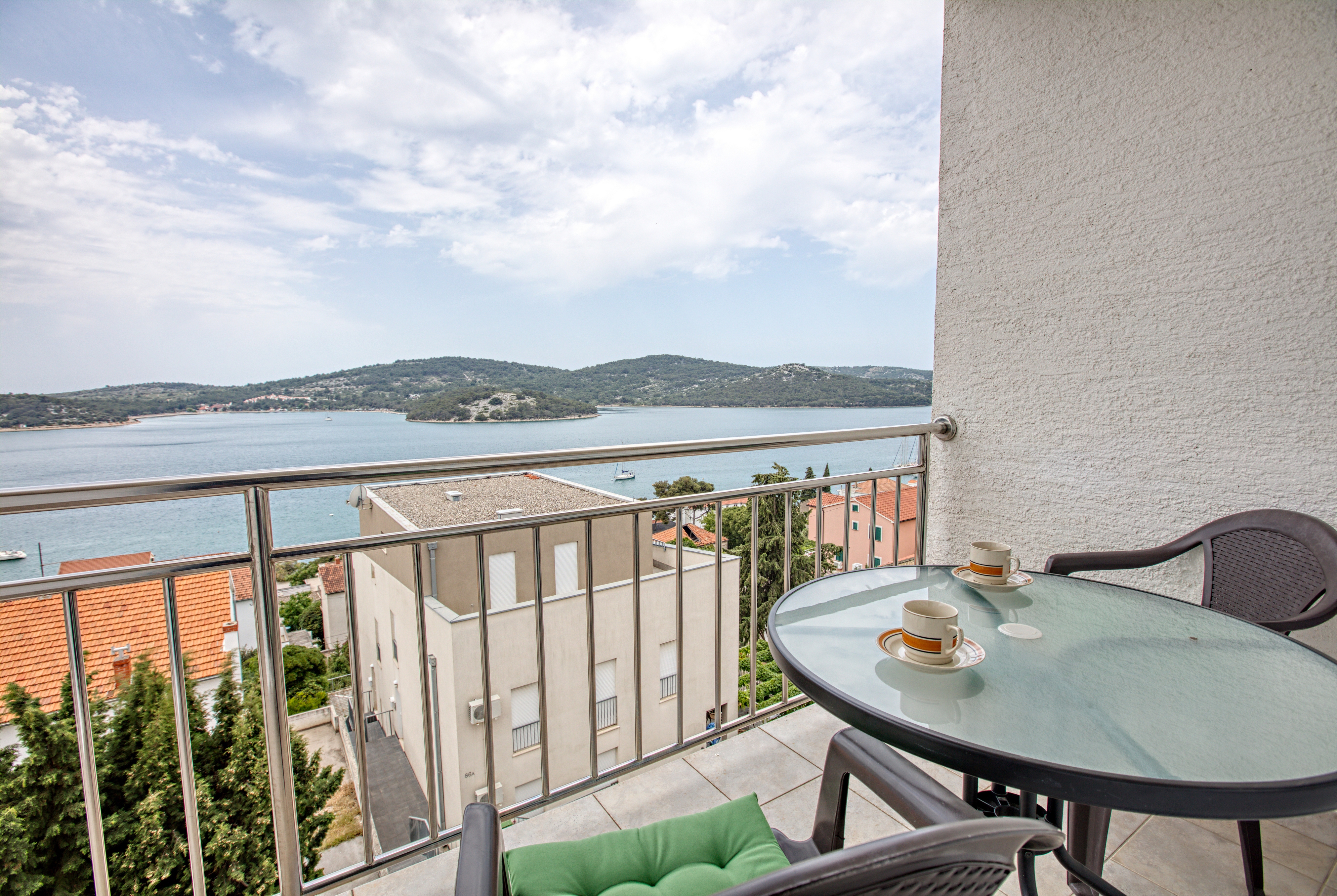 Two bedroom apartment with balcony and sea view Tisno, Murter  A-a