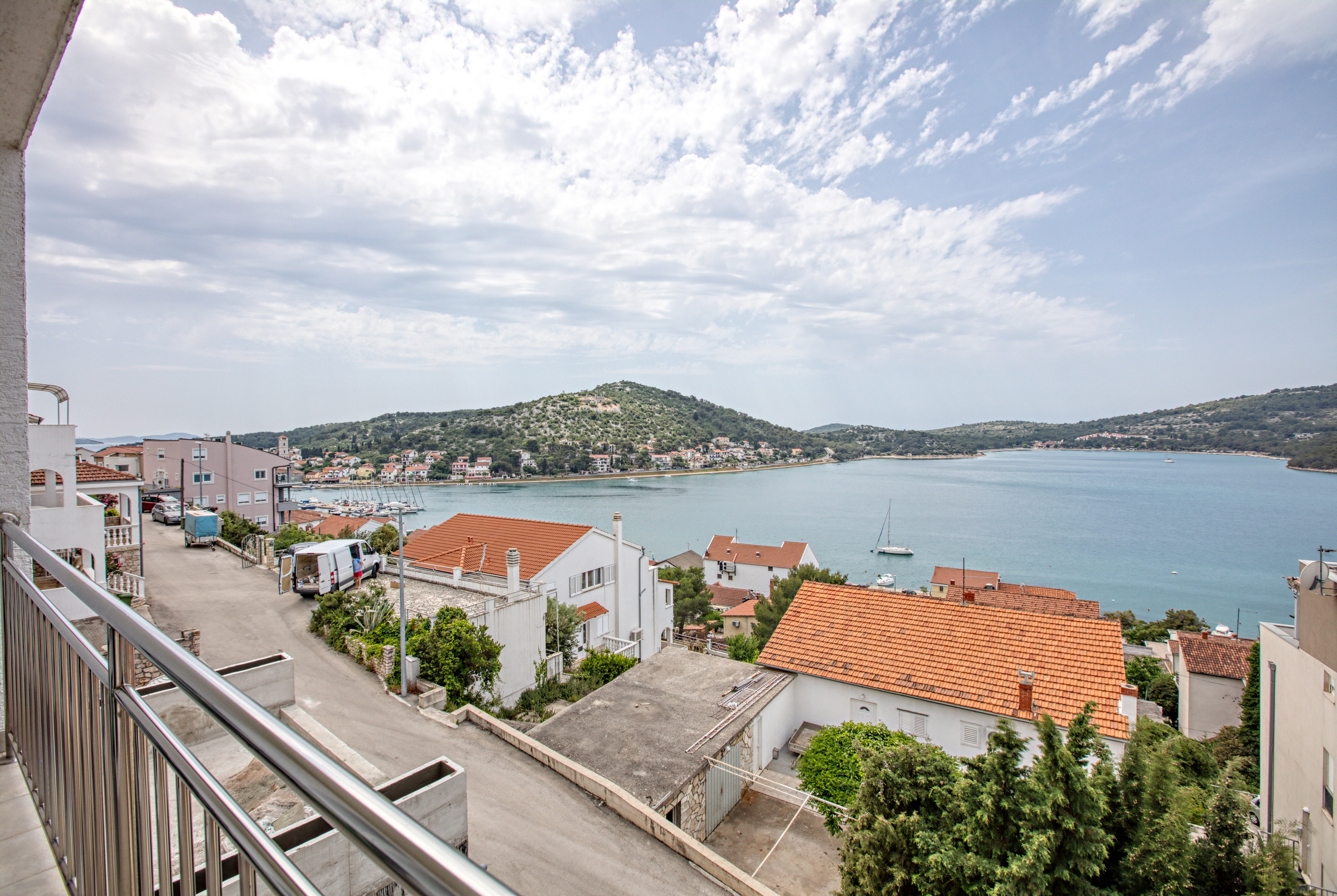 Two bedroom apartment with balcony and sea view Tisno, Murter  A-a