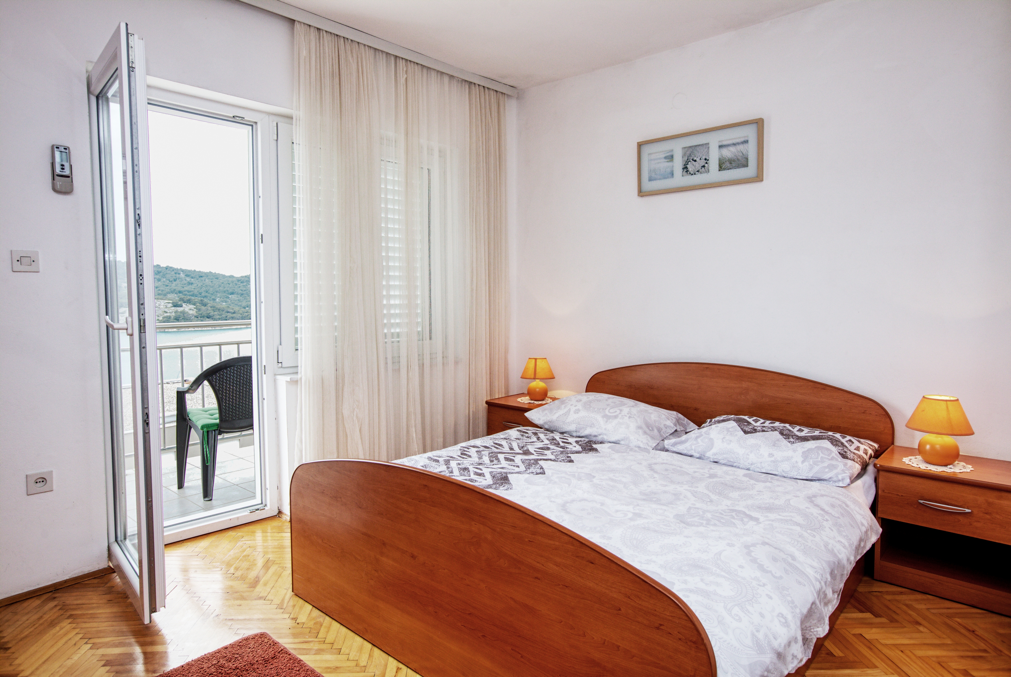 Two bedroom apartment with balcony and sea view Tisno, Murter  A-a