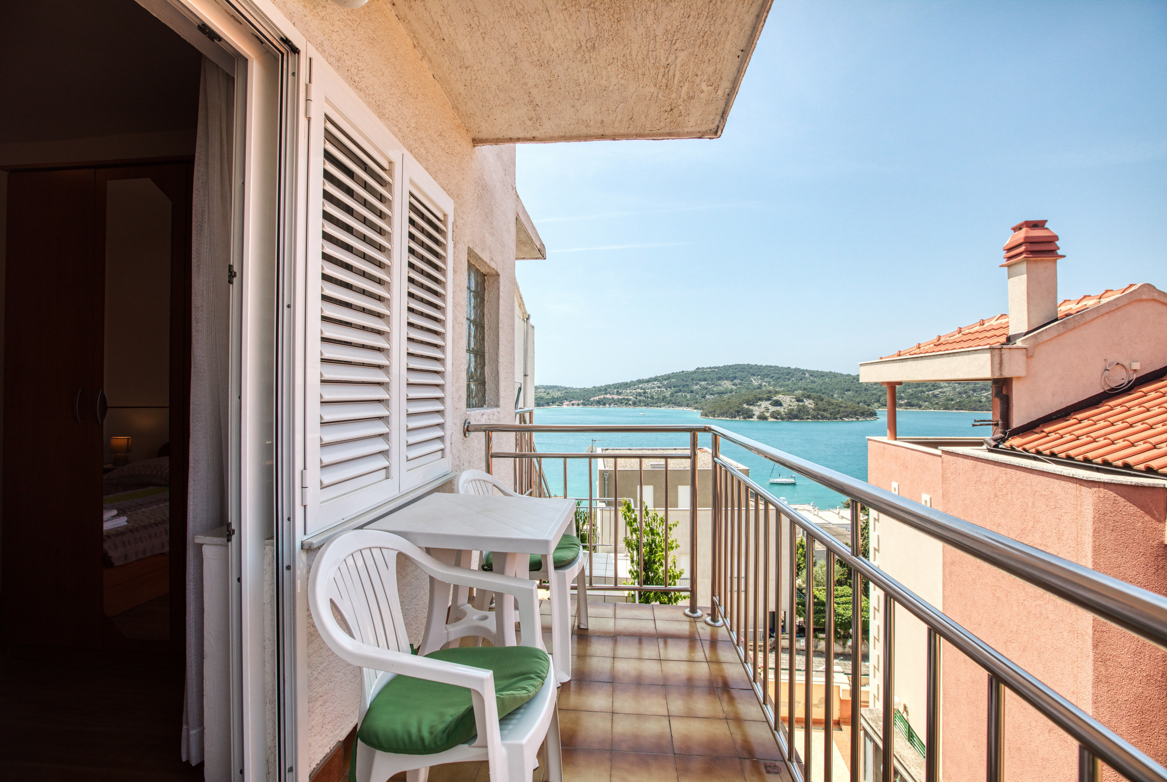 Two bedroom apartment with balcony and sea view Tisno, Murter  A-b