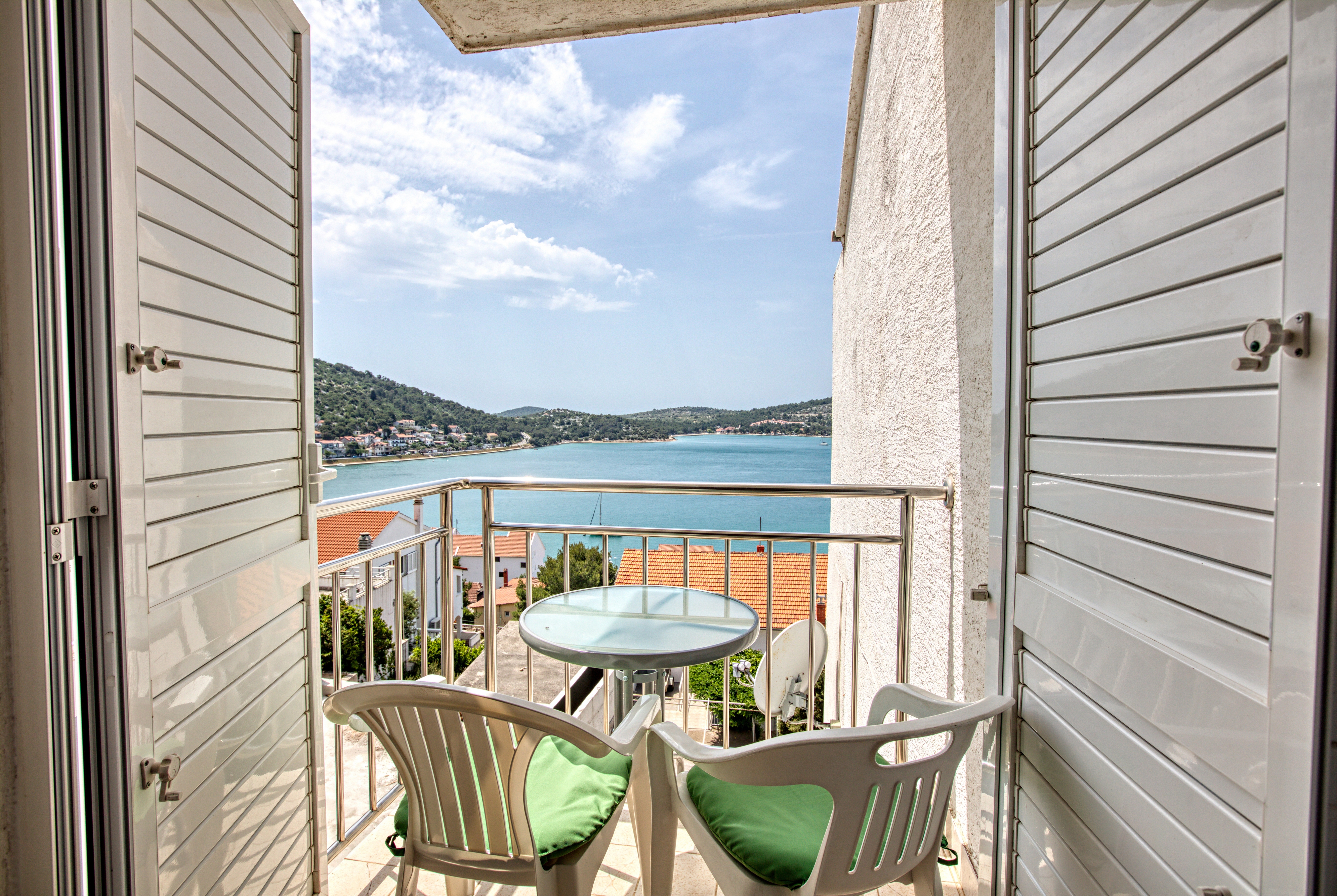 Two bedroom apartment with balcony and sea view Tisno, Murter  A-b