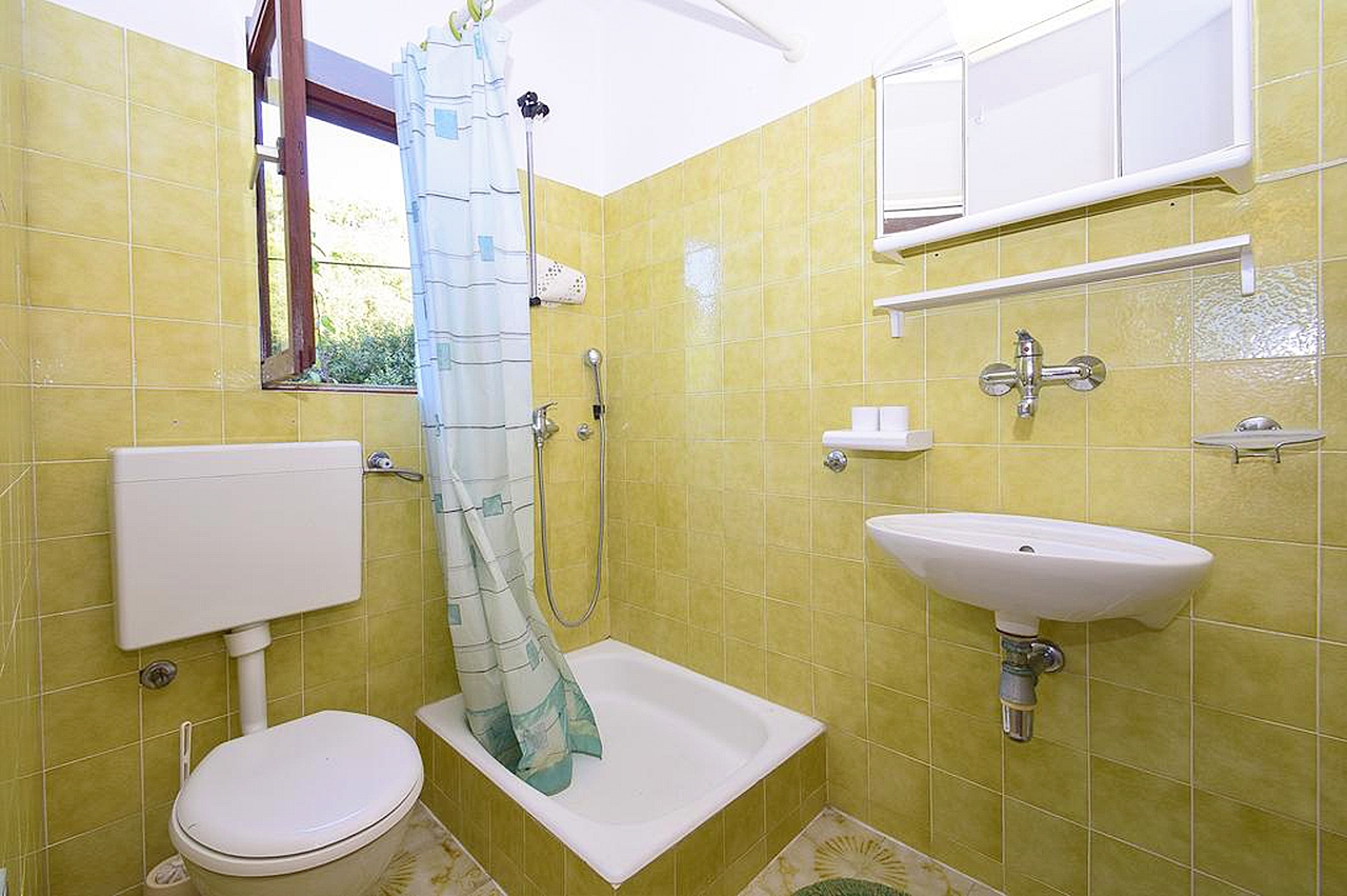 Two bedroom apartment with balcony and sea view Tisno, Murter  A-b