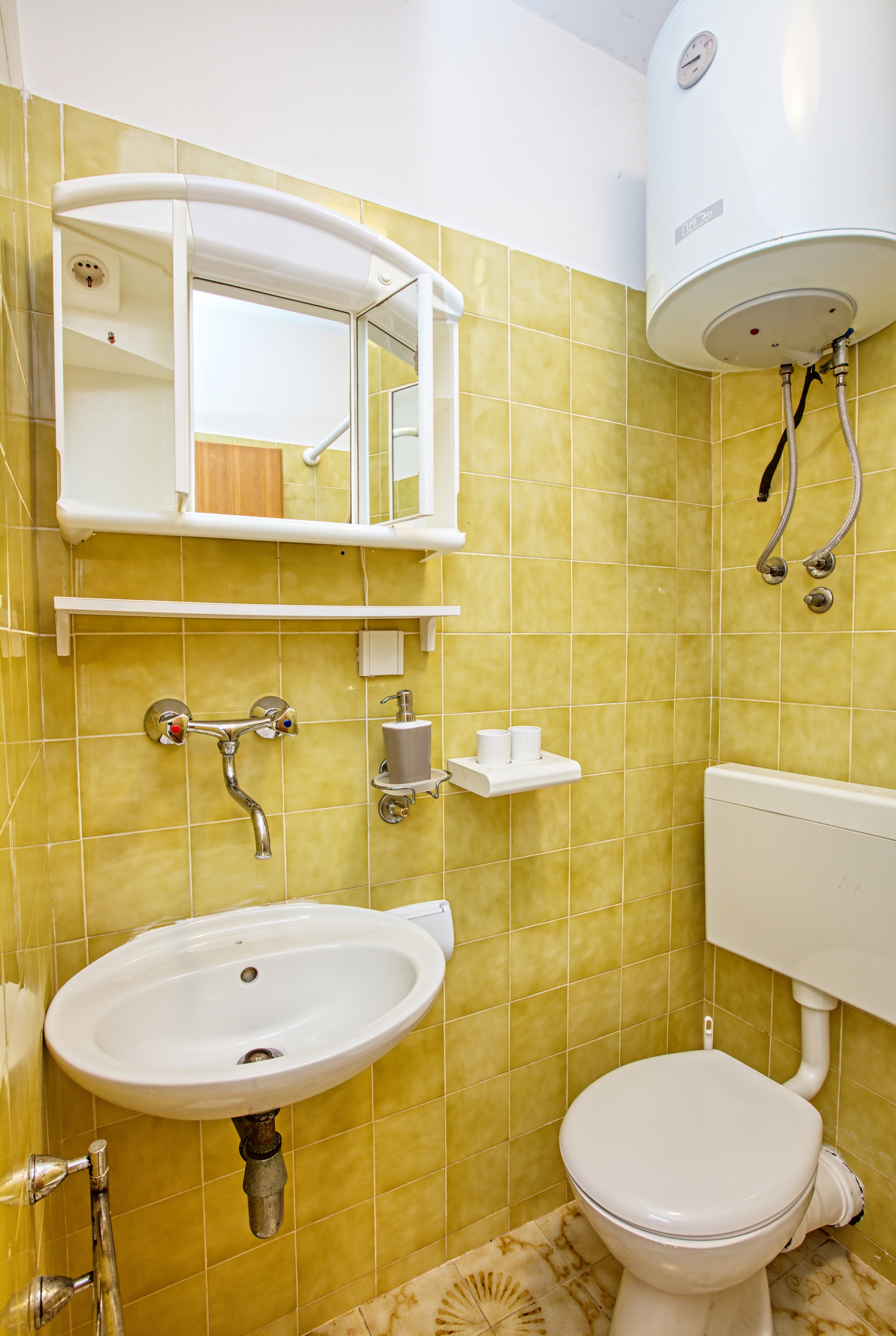 Two bedroom apartment with balcony and sea view Tisno, Murter  A-b