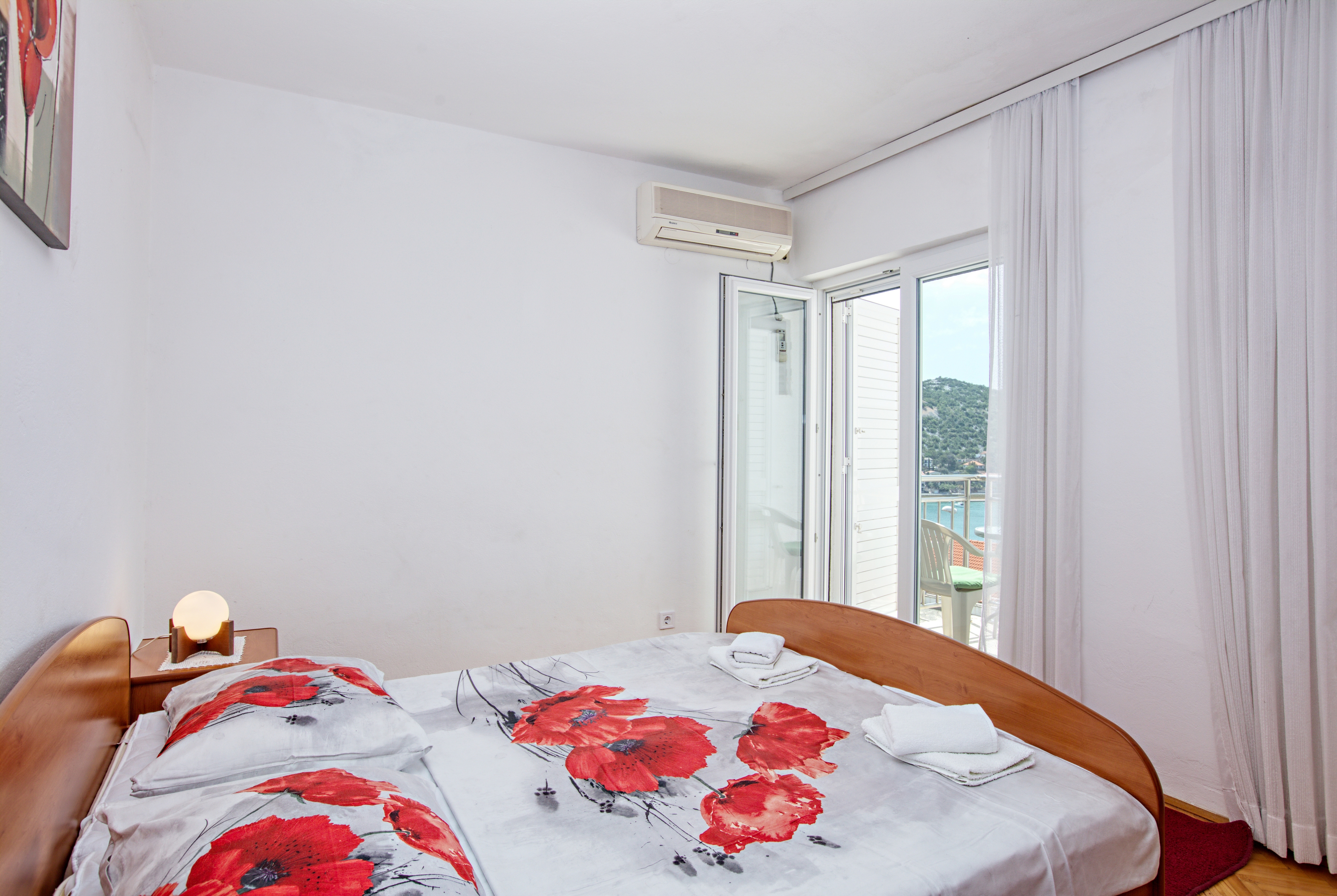 Two bedroom apartment with balcony and sea view Tisno, Murter  A-b