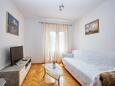 Tisno, Living room in the apartment, (pet friendly) and WiFi.